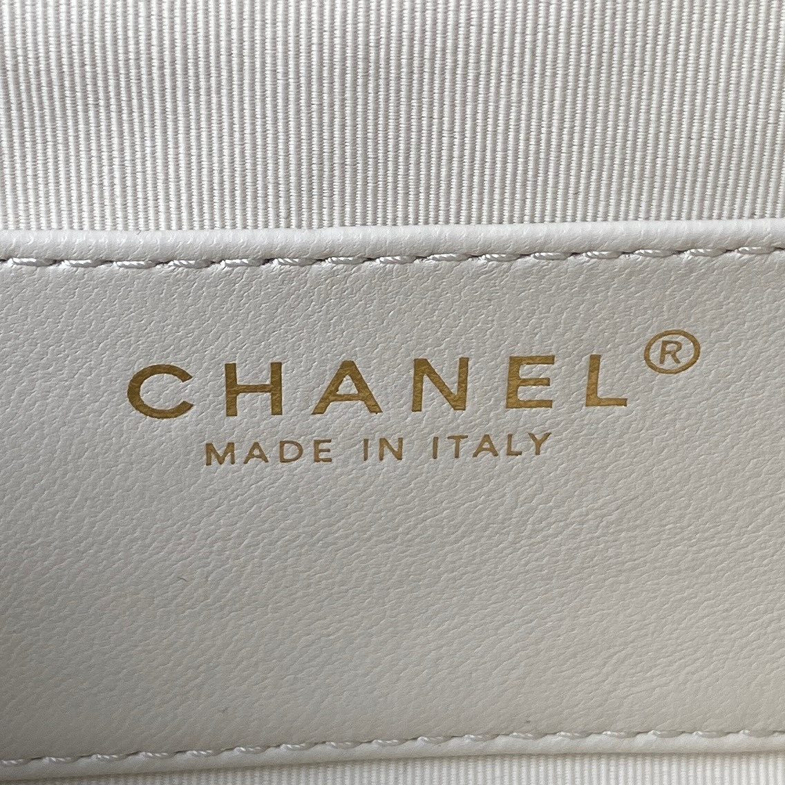 CHANEL BAGUETTE BAG WHITE 4.5 × 9.4 × 1.8 in