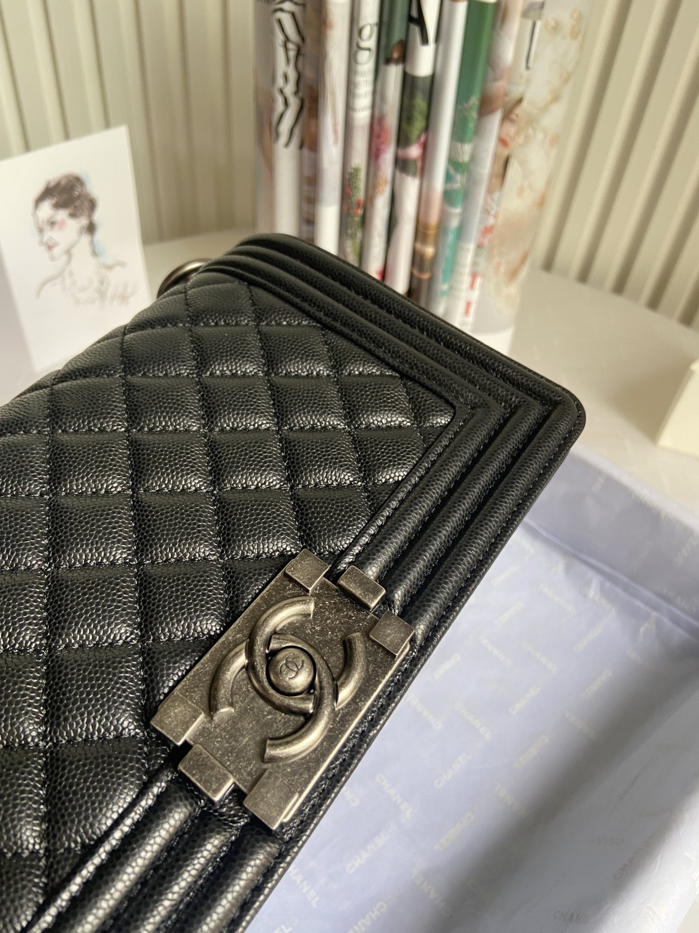 BOY CHANEL HANDBAG Shiny Grained Calfskin 5.9 × 9.8 × 3.5 in