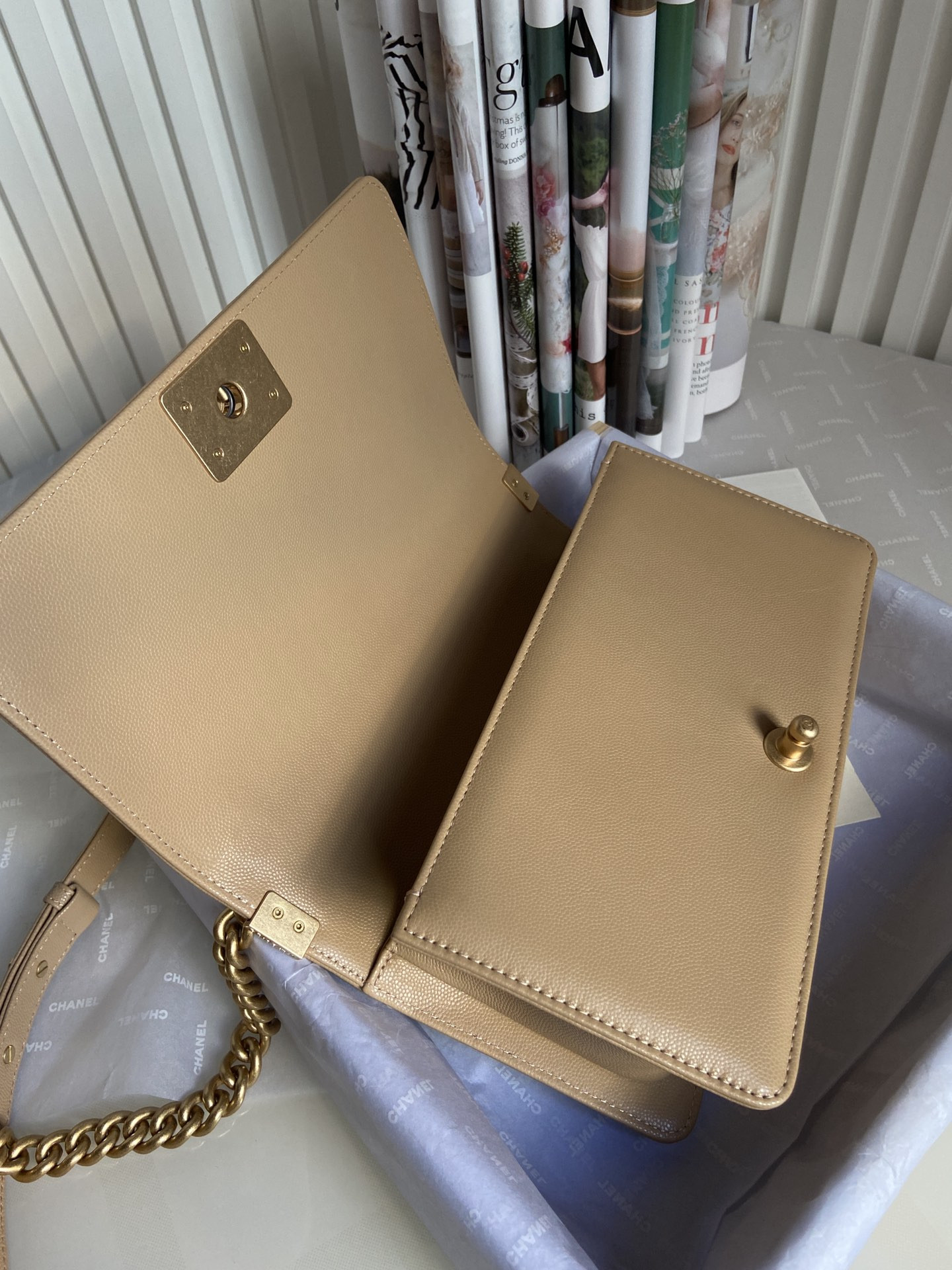 BOY CHANEL HANDBAG Shiny Grained Calfskin Brown 5.9 × 9.8 × 3.5 in