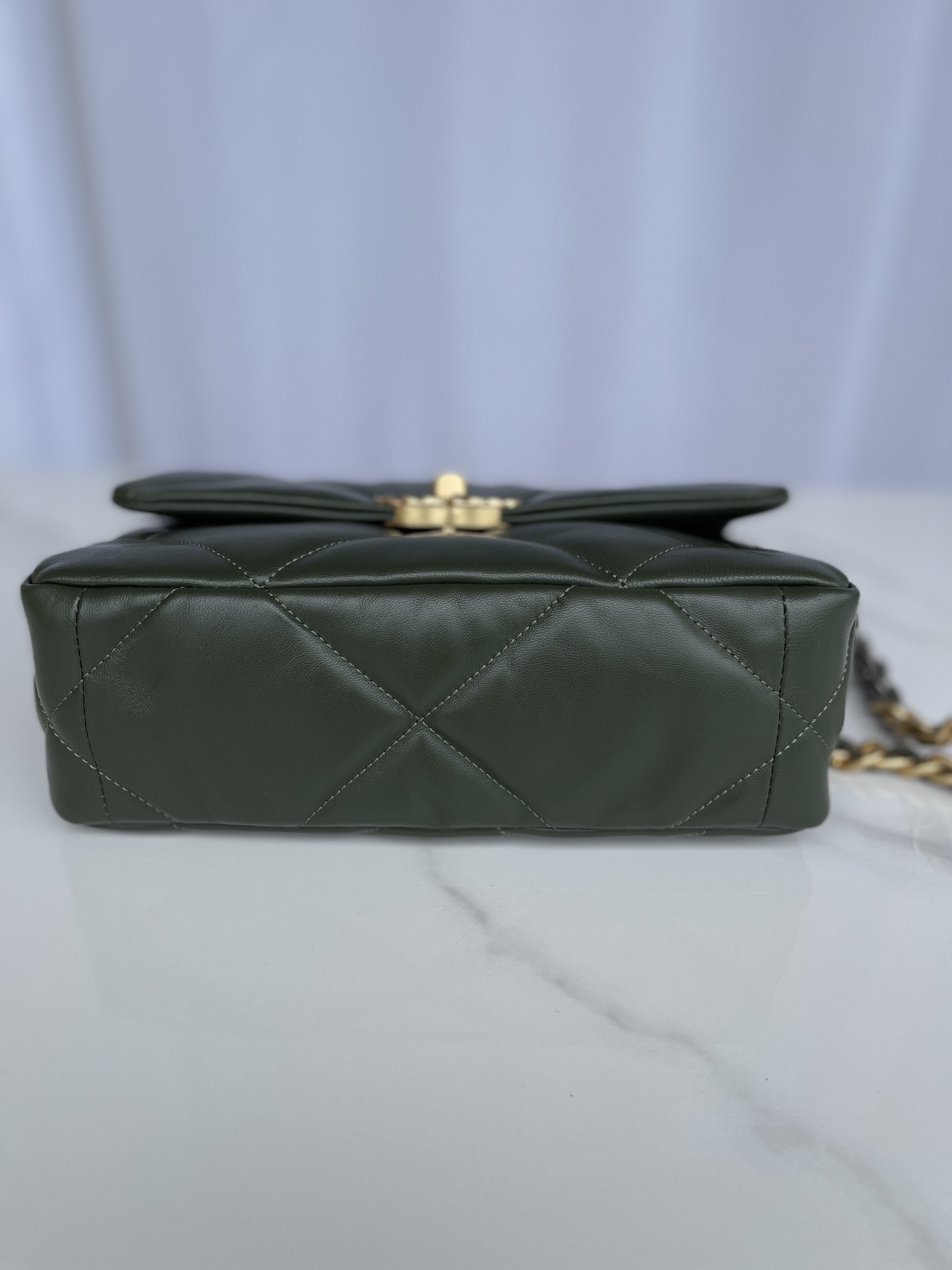 CHANEL 19 HANDBAG Shiny Leather, Gold-Tone, Silver-Tone & Ruthenium-Finish Metal Dark Green 6.2 × 10.1 × 3.5 in