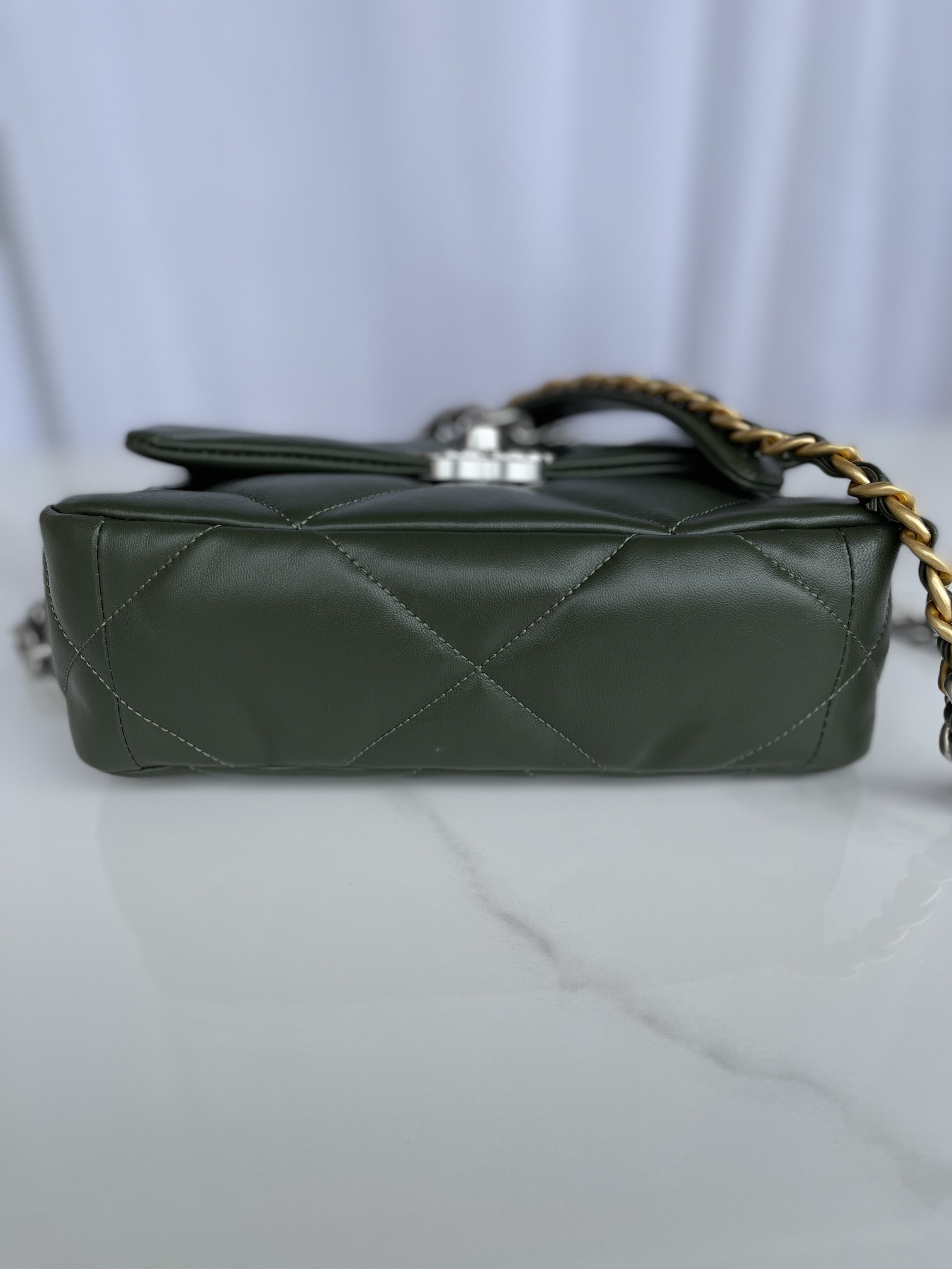 CHANEL 19 HANDBAG Shiny Leather, Gold-Tone, Silver-Tone & Ruthenium-Finish Metal Dark Green 6.2 × 10.1 × 3.5 in
