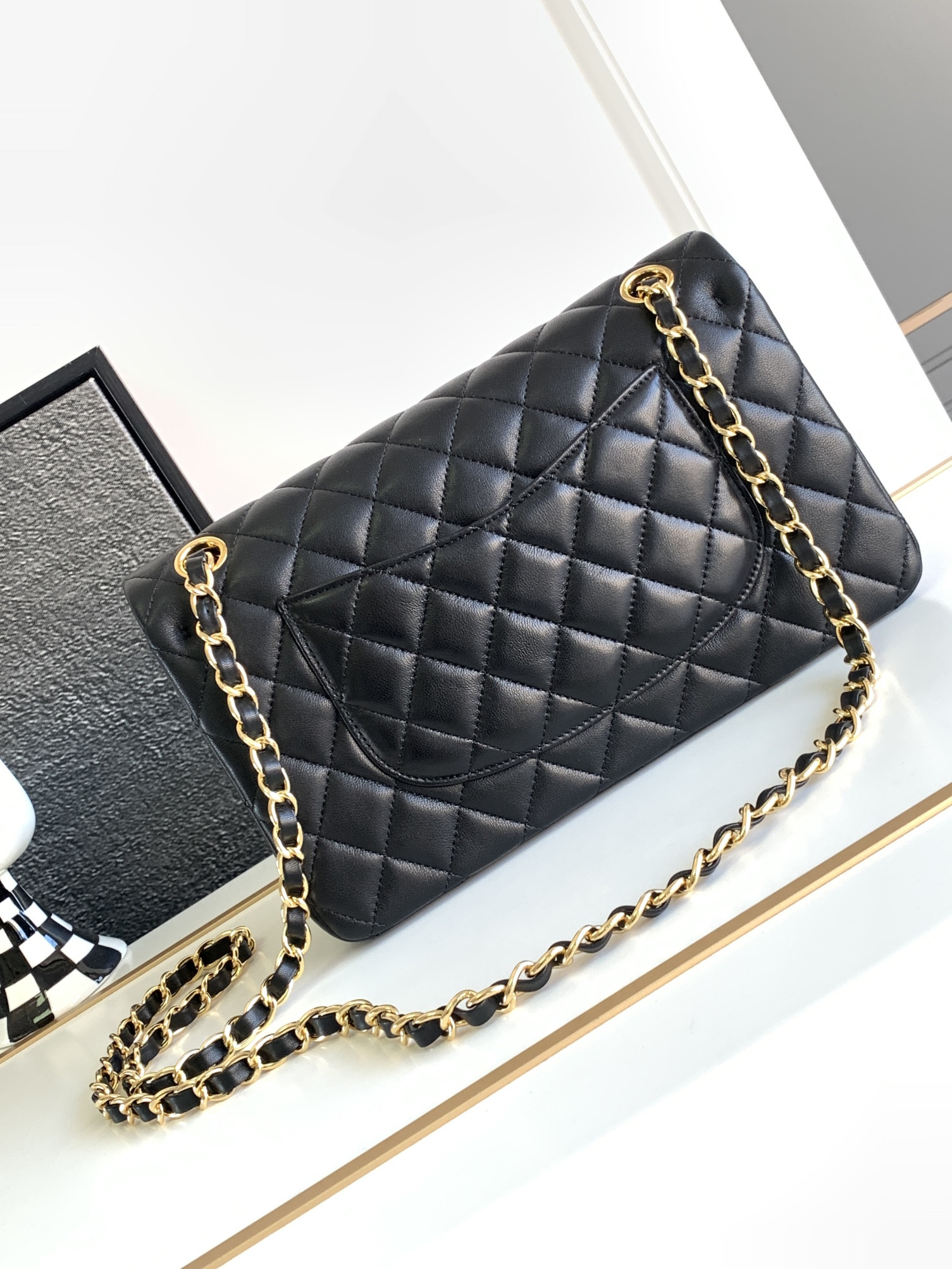 CHANEL CLASSIC HANDBAG LAMBSKIN & GOLD-TONE METAL BLACK 15.5 x 25.5x6.5cm