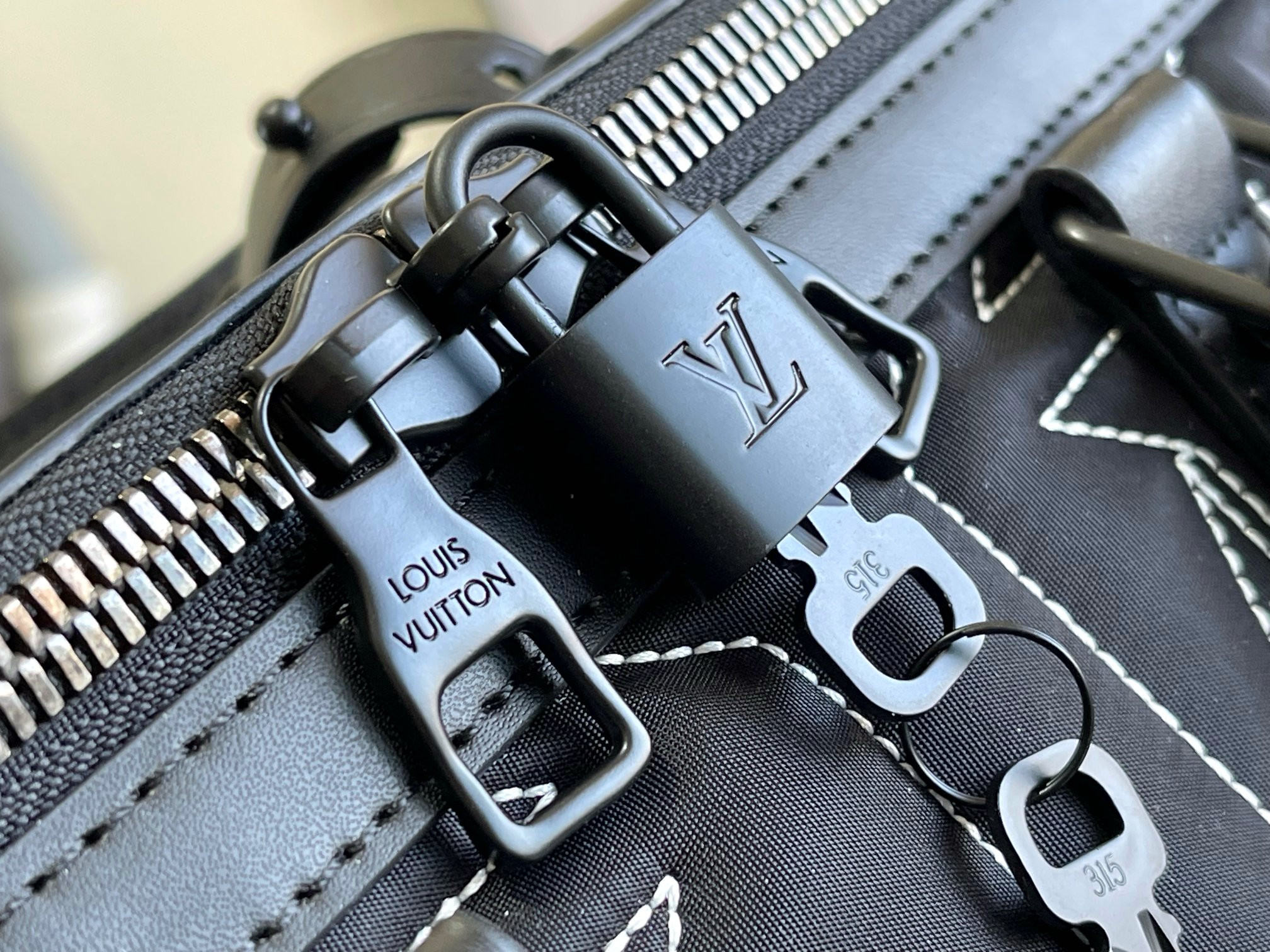 Louis Vuitton Keepall Bandoulière 50 M21382