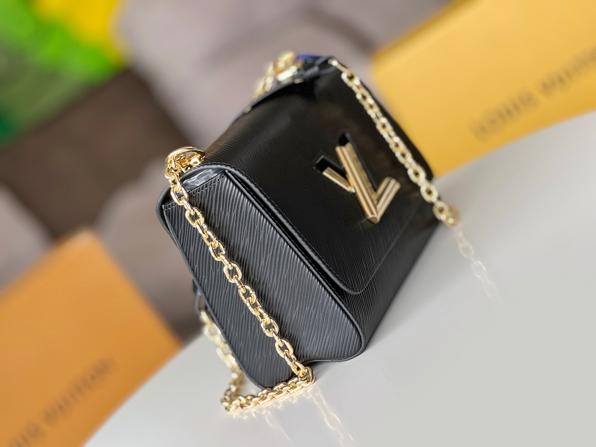 LOUIS VUITTON M21113 Twist MM 9.1 x 6.7 x 3.7 inches