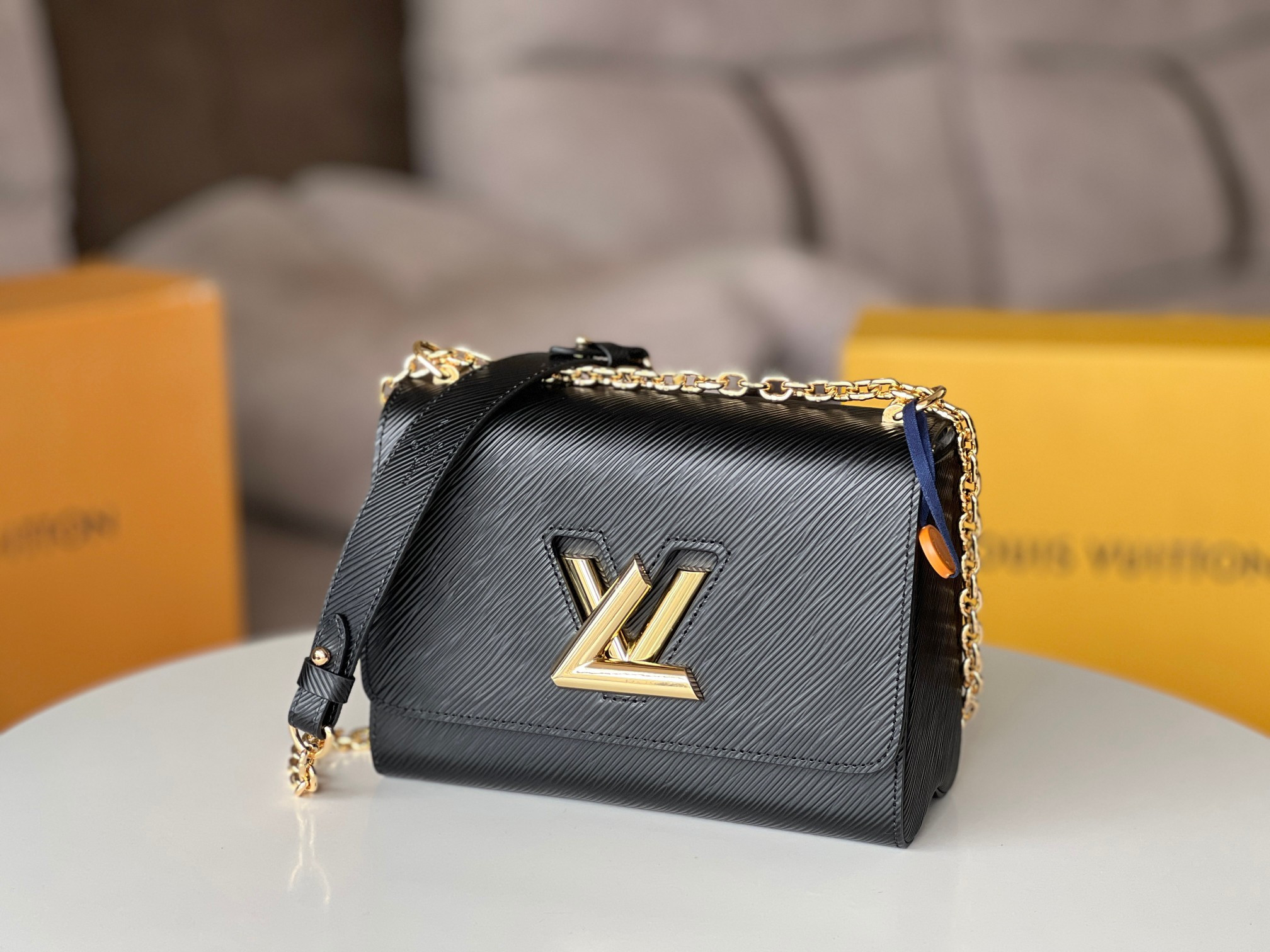 LOUIS VUITTON M21113 Twist MM 9.1 x 6.7 x 3.7 inches