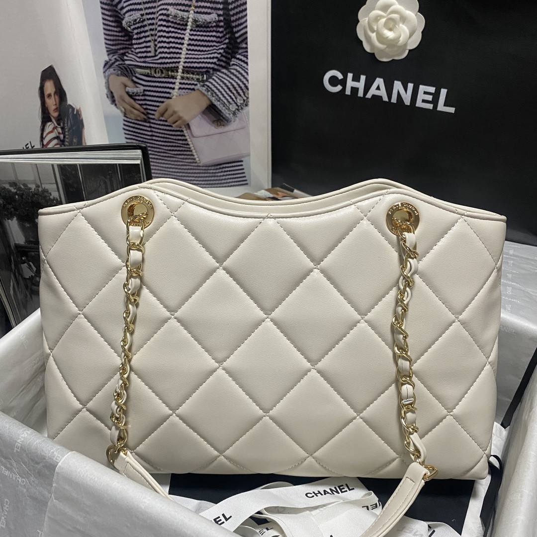 Chanel Shiny Leather Large Shopper Tote White 33×21×7.5 cm