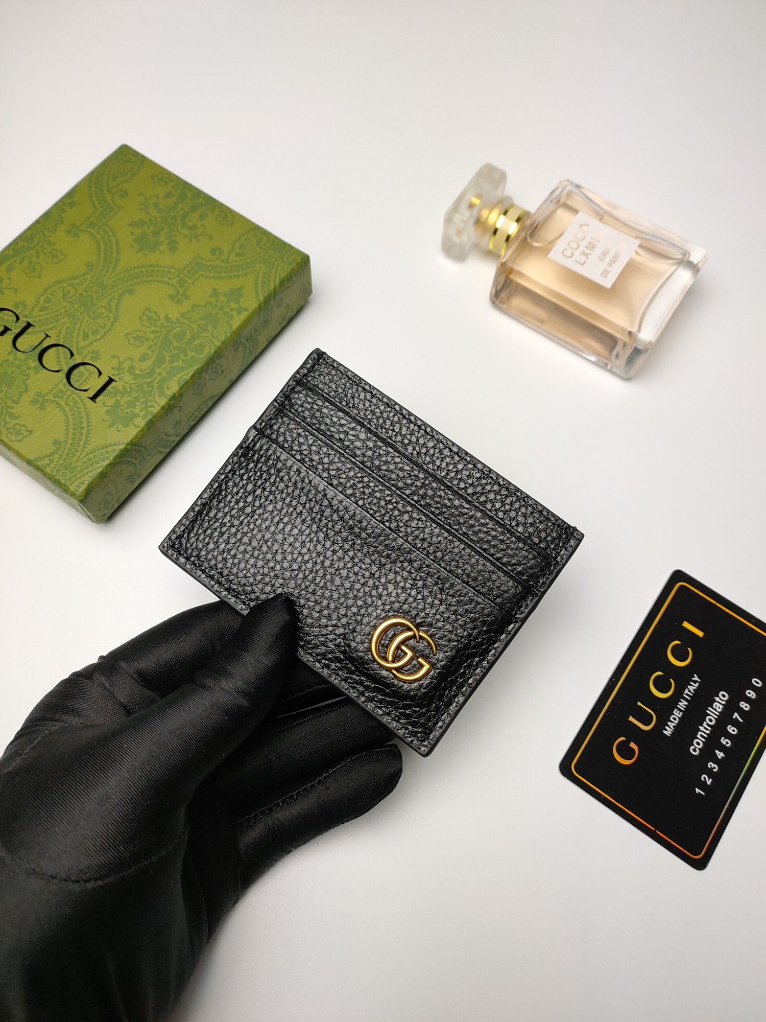 G*u*i gg  card case wallet