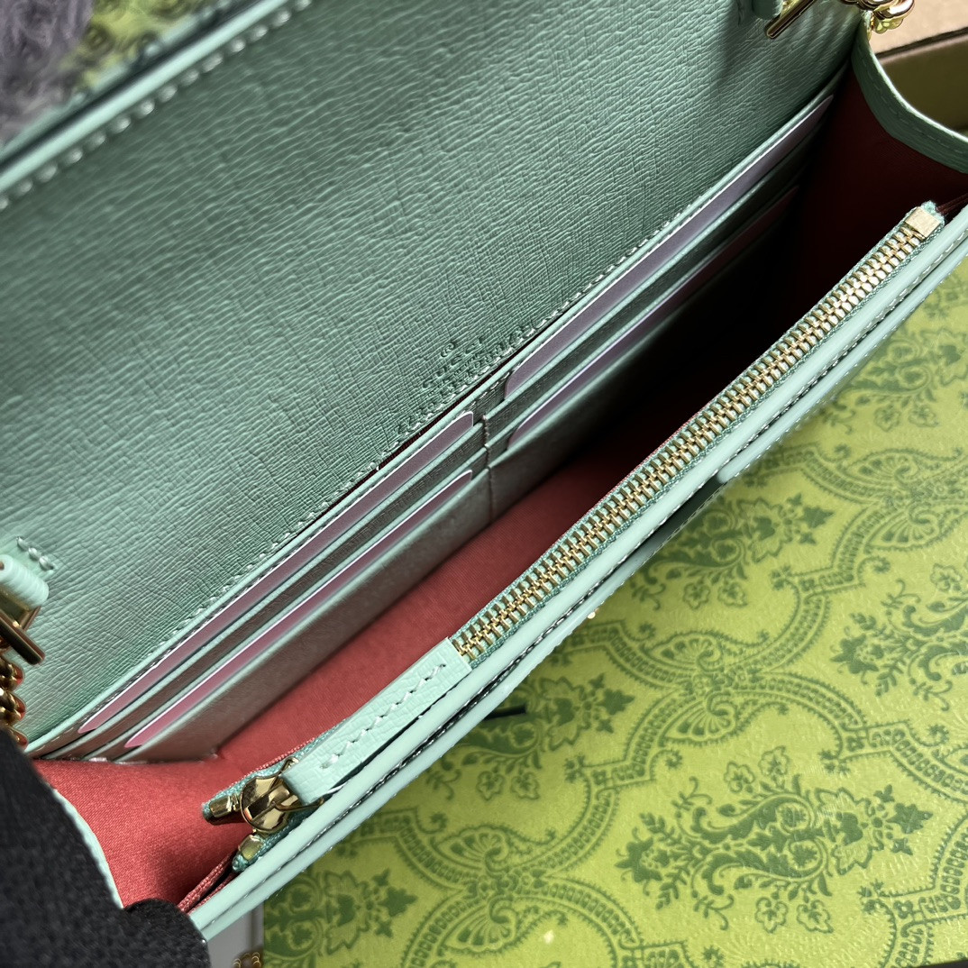 CHAIN WALLET WITH GUCCI SCRIPT GREEN 7.8"W x 5"H x 1.6"D