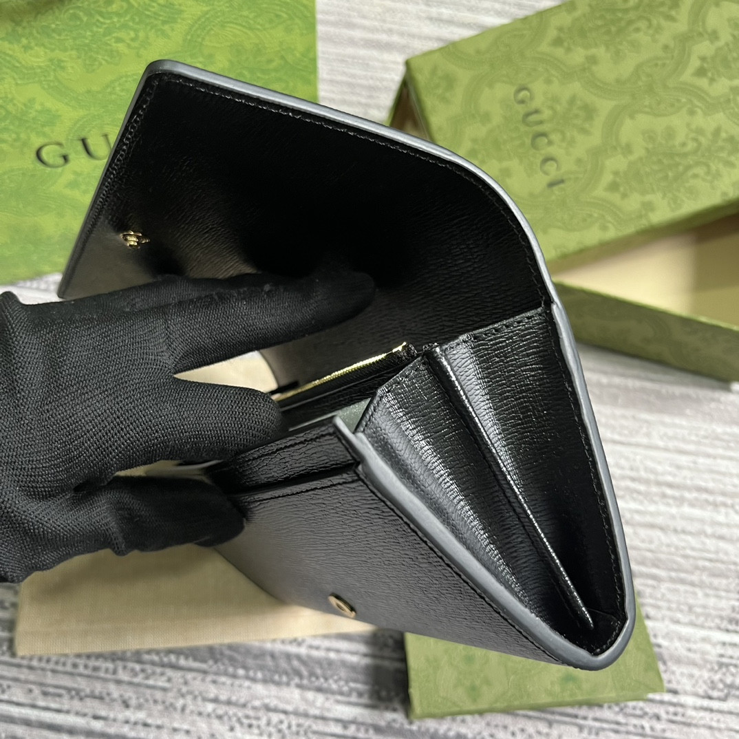 CONTINENTAL WALLET WITH GUCCI SCRIPT  7.5"W x 4"H x 1.4"D