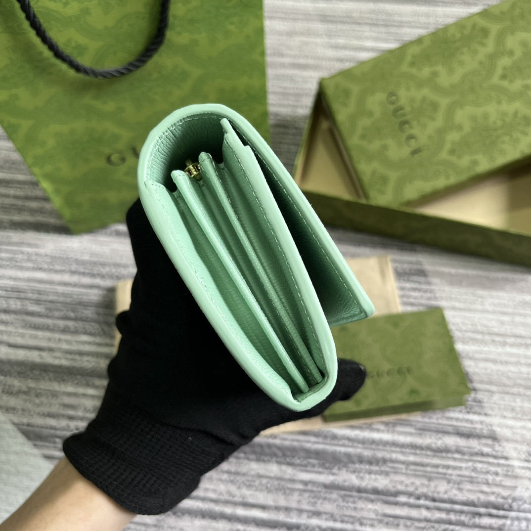 CONTINENTAL WALLET WITH GUCCI SCRIPT GREEN 7.5"W x 4"H x 1.4"D