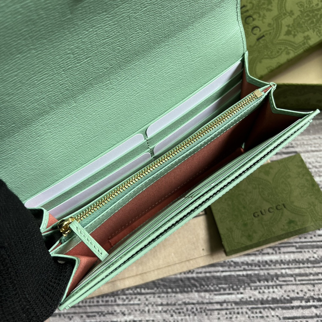 CONTINENTAL WALLET WITH GUCCI SCRIPT GREEN 7.5"W x 4"H x 1.4"D