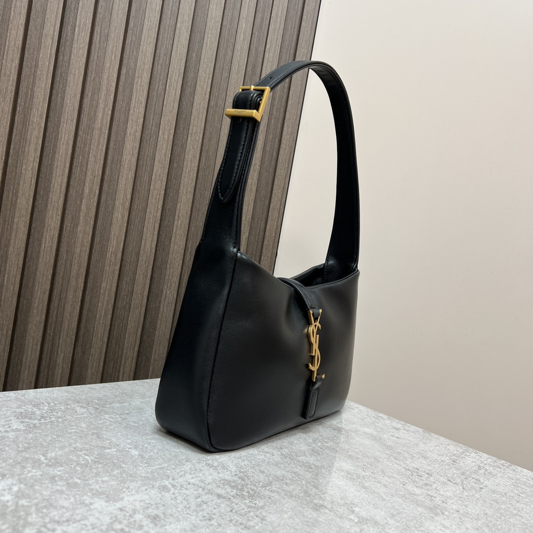 YSL LE 5 À 7 IN SMOOTH LAMBSKIN black 9 X 6.3 X 2.5 INCHES