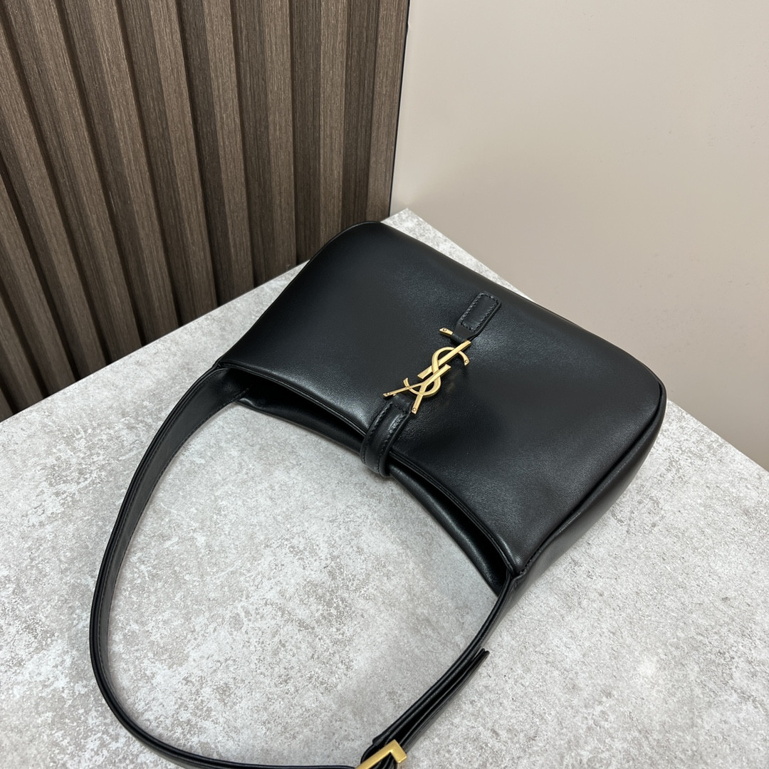 YSL LE 5 À 7 IN SMOOTH LAMBSKIN black 9 X 6.3 X 2.5 INCHES