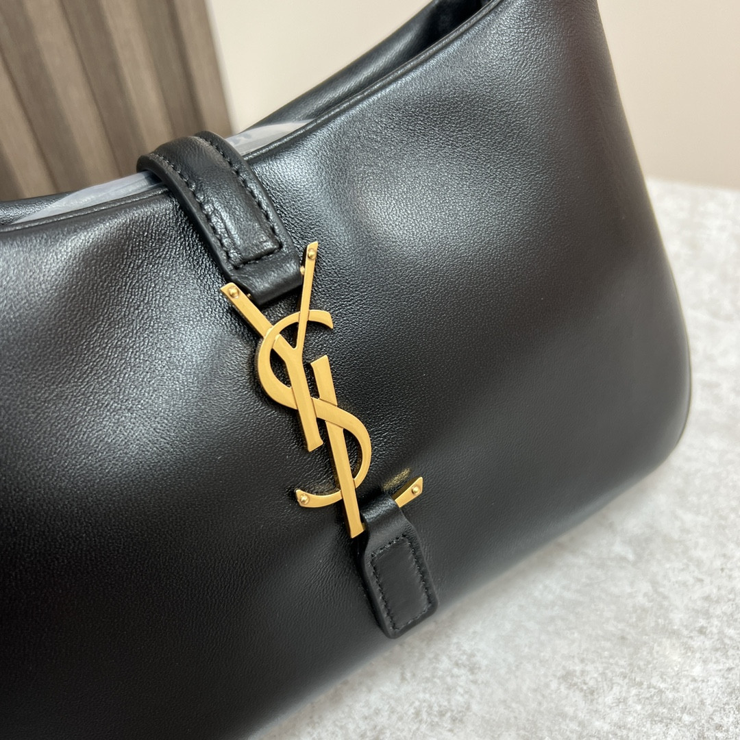 YSL LE 5 À 7 IN SMOOTH LAMBSKIN black 9 X 6.3 X 2.5 INCHES