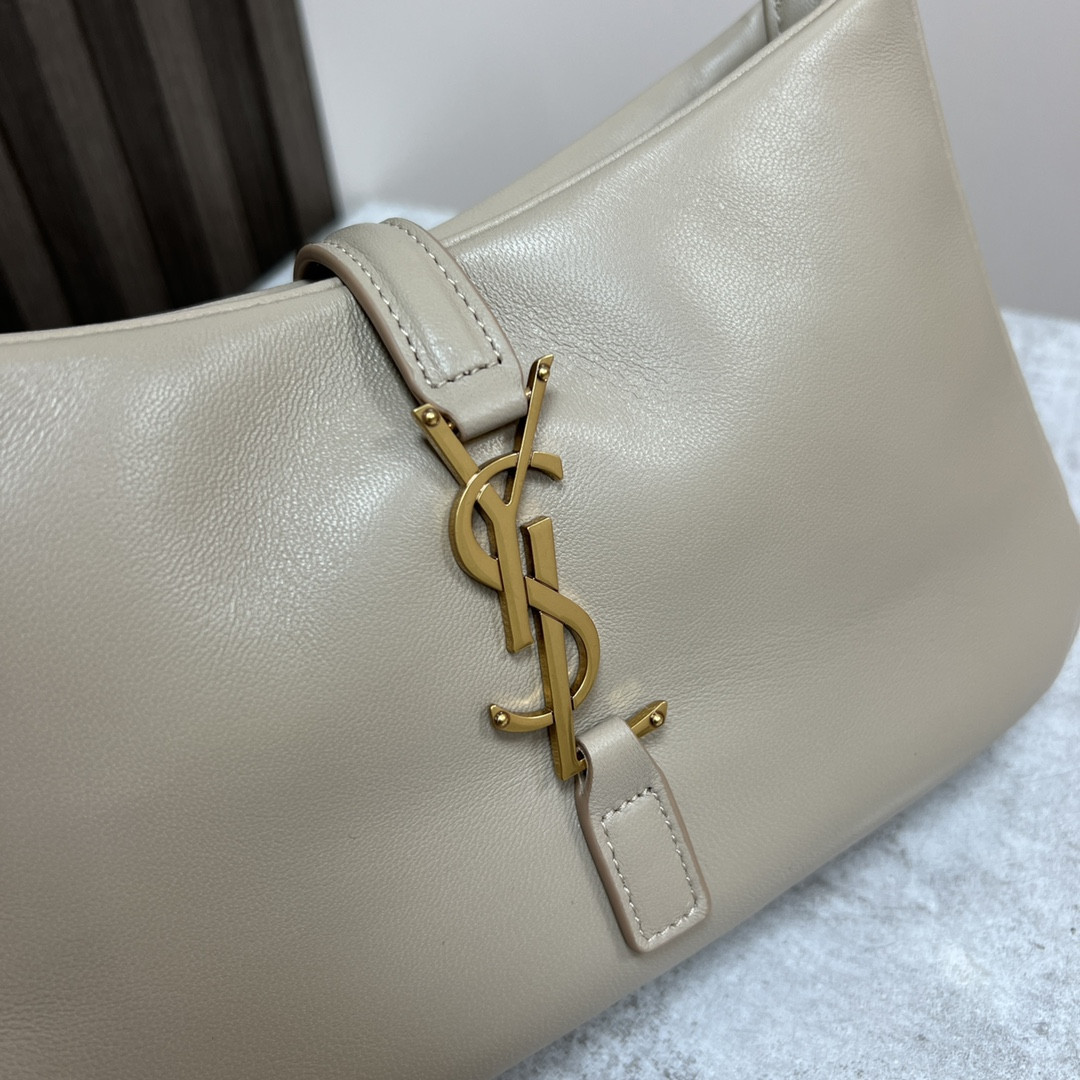 YSL LE 5 À 7 IN SMOOTH LAMBSKIN white 9 X 6.3 X 2.5 INCHES