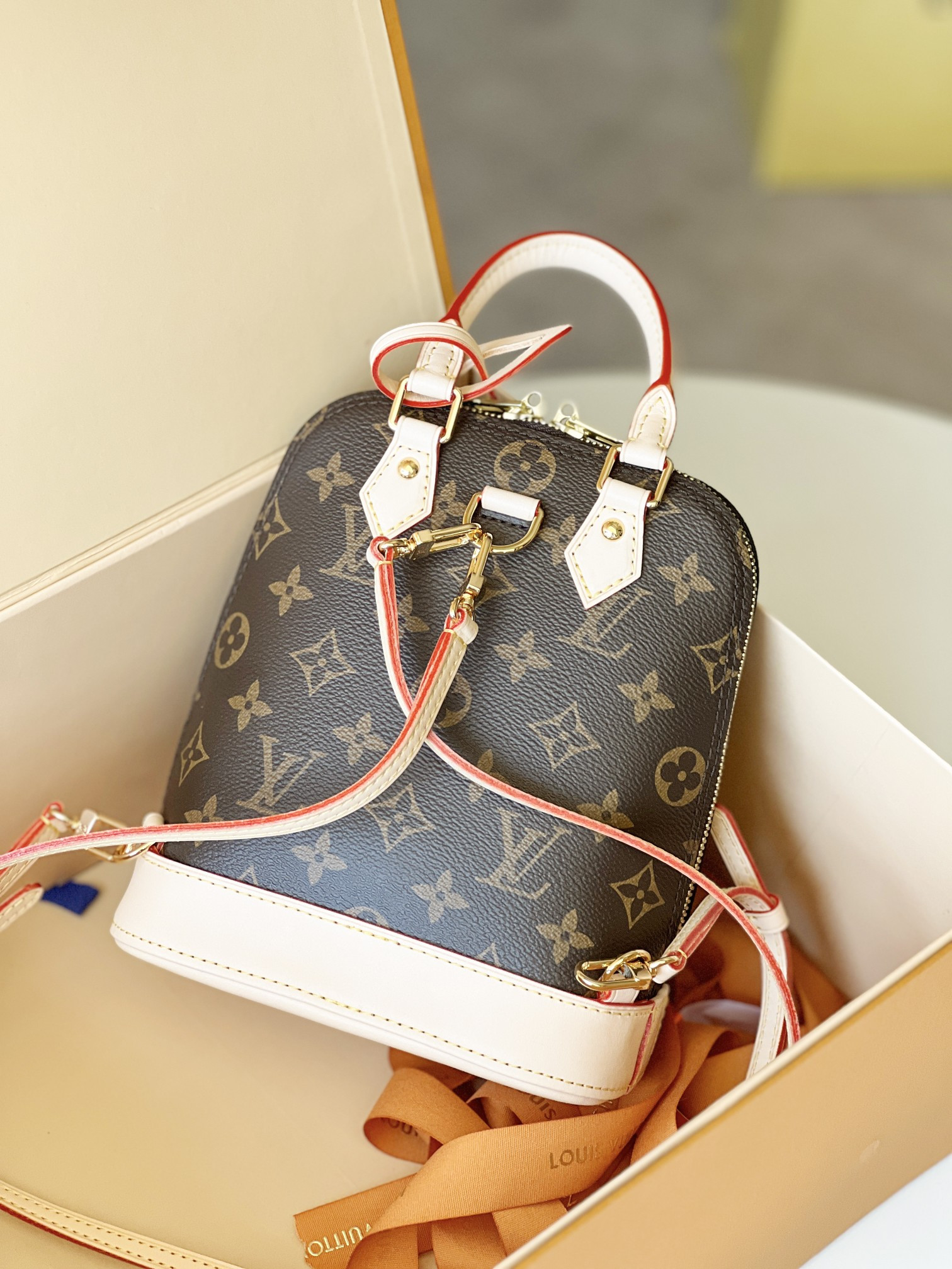 Louis Vuitton M47132 Alma Backpack 15 x 20 x 10 cm