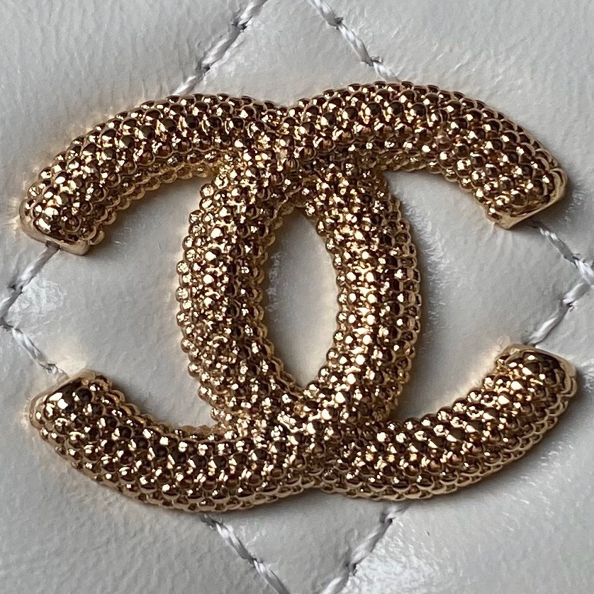 CHANEL 24P CHAIN LEATHER SQUARE BOX SHOULDER BAG WHITE 16x10x8cm