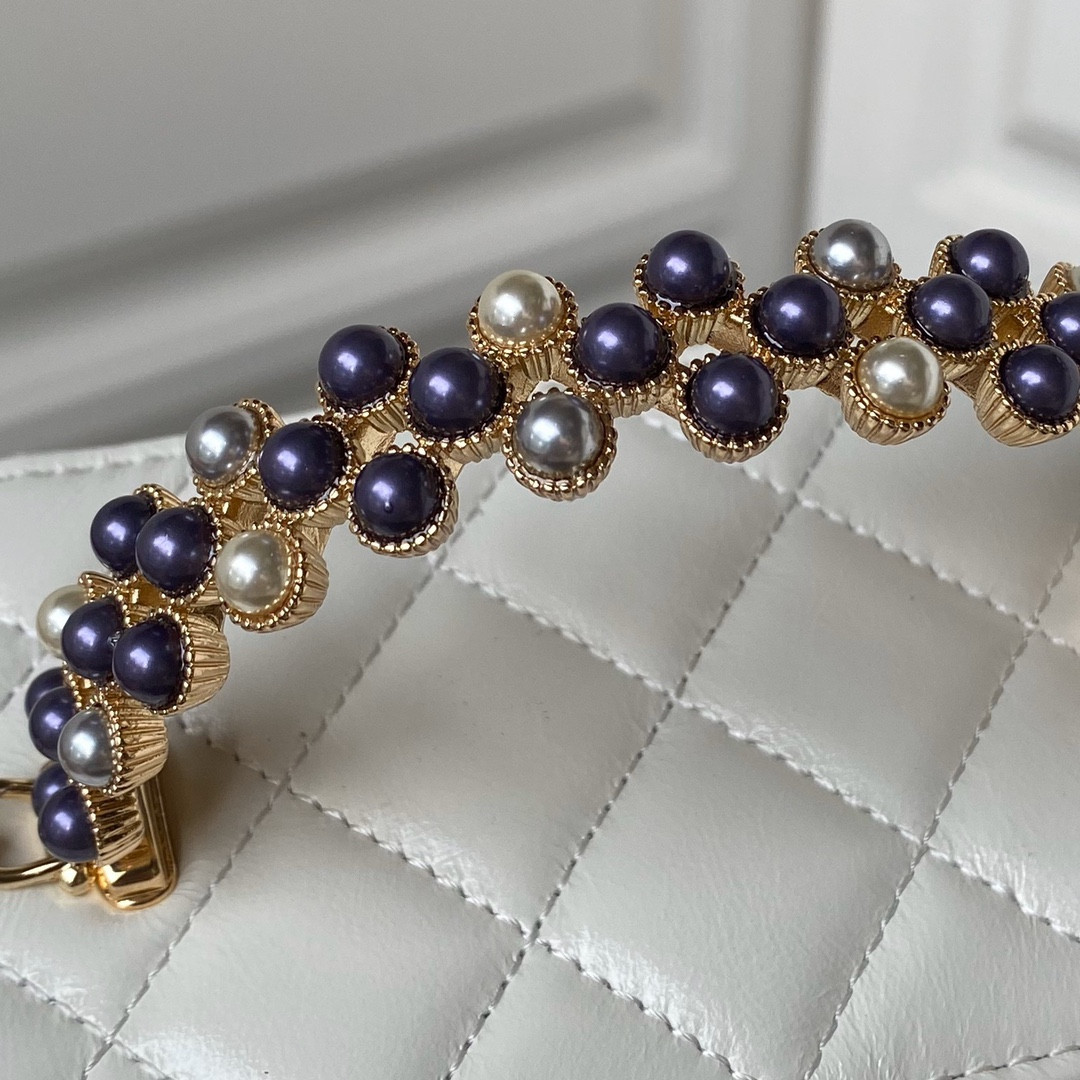 CHANEL 24P CHAIN LEATHER SQUARE BOX SHOULDER BAG WHITE 16x10x8cm