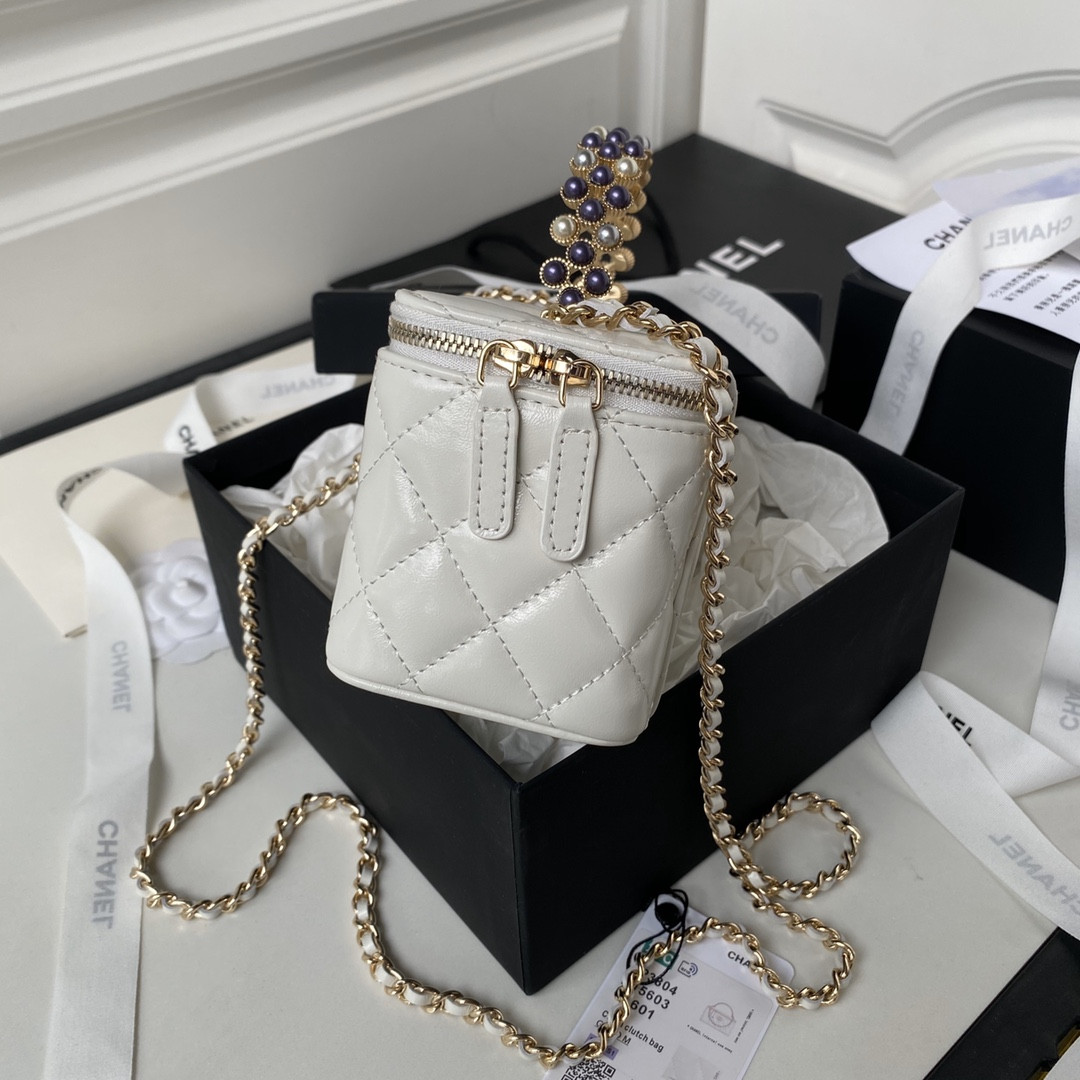 CHANEL 24P CHAIN LEATHER SQUARE BOX SHOULDER BAG WHITE 16x10x8cm