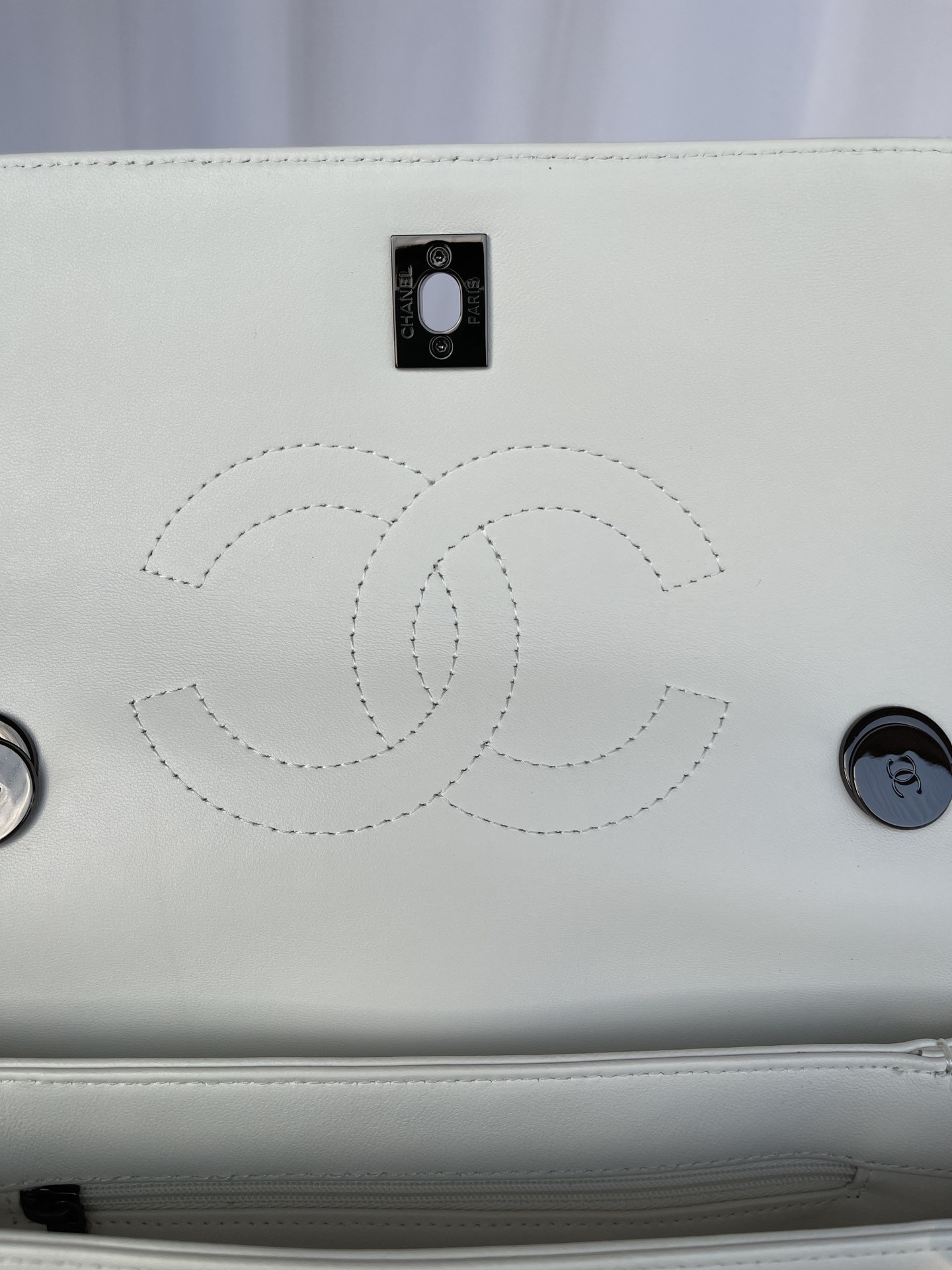 CHANEL FLAP BAG WITH TOP HANDLE WHITE 6.6 × 9.8 × 4.7 in