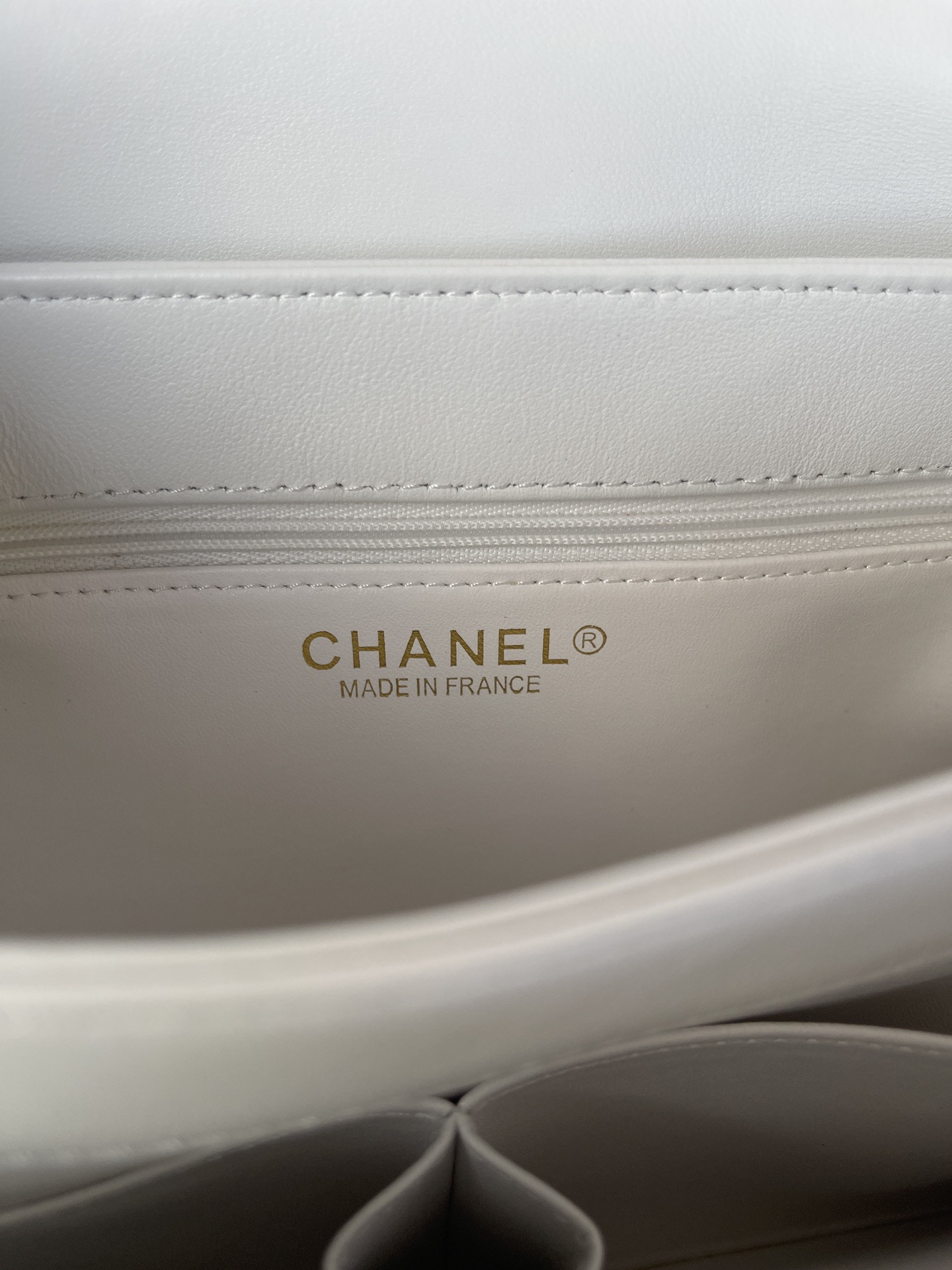 CHANEL FLAP BAG WITH TOP HANDLE WHITE 6.6 × 9.8 × 4.7 in
