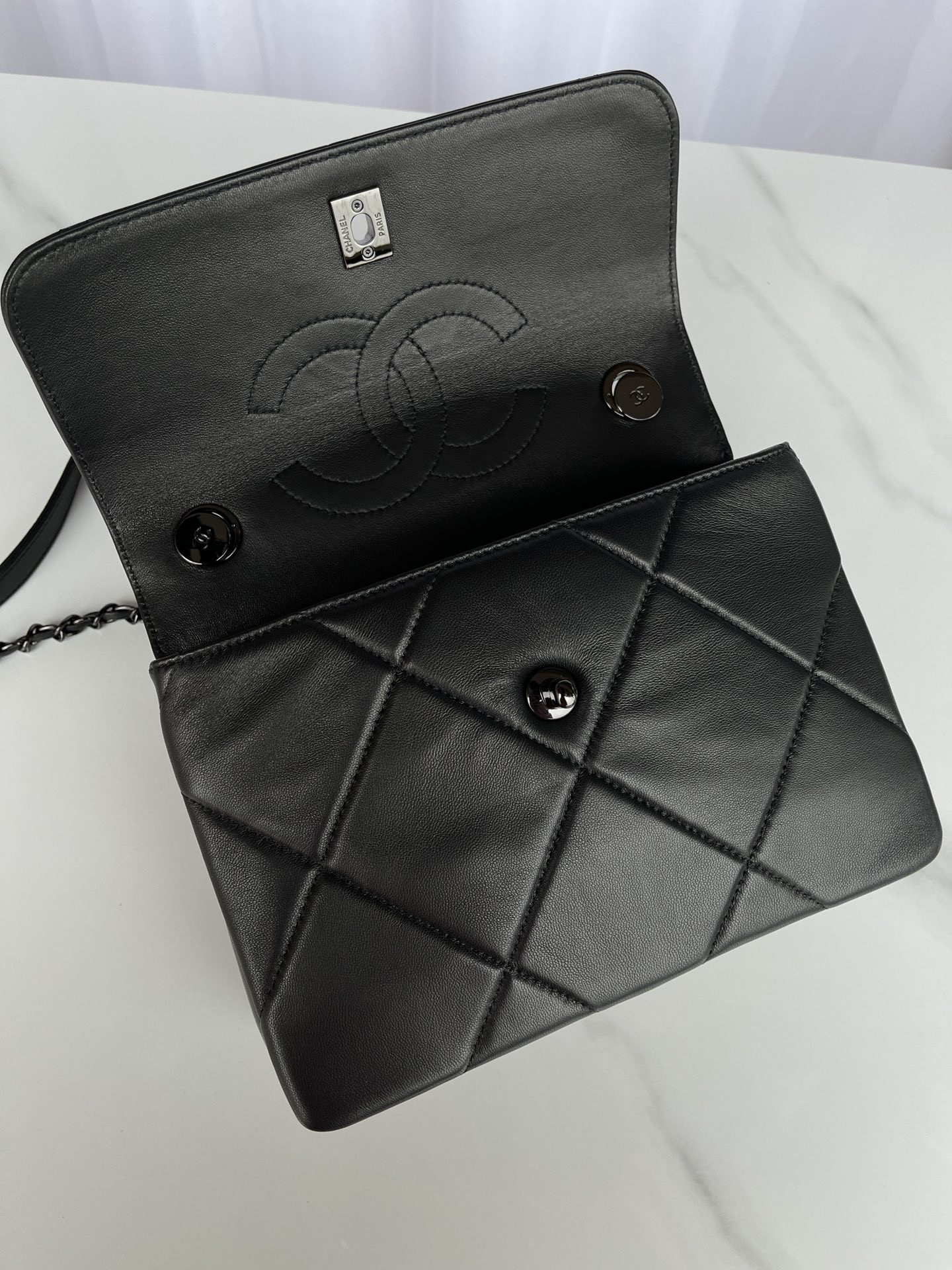 CHANEL FLAP BAG WITH TOP HANDLE 6.6 × 9.8 × 4.7 in