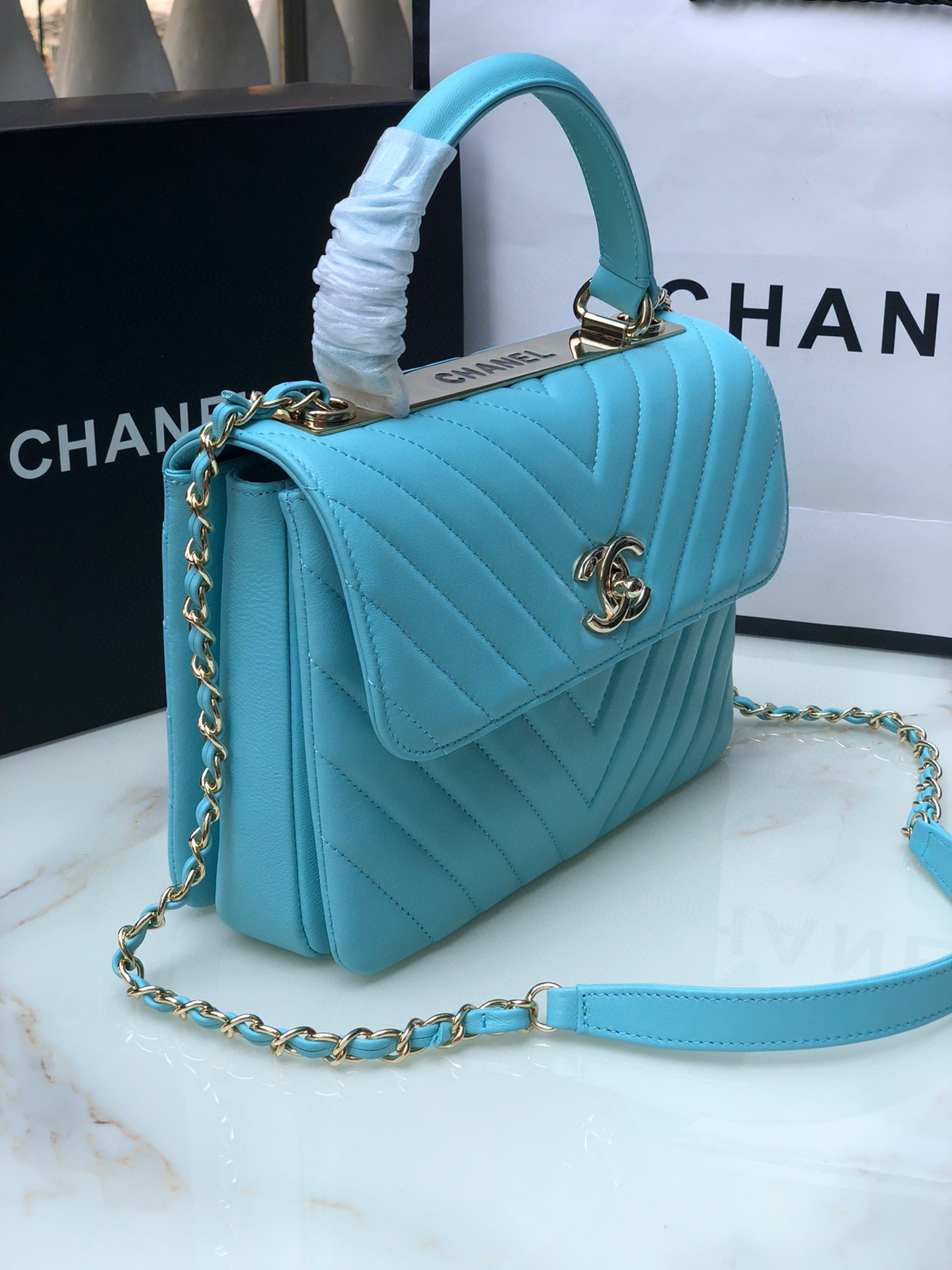 CHANEL FLAP BAG WITH TOP HANDLE 6.6 × 9.8 × 4.7 in