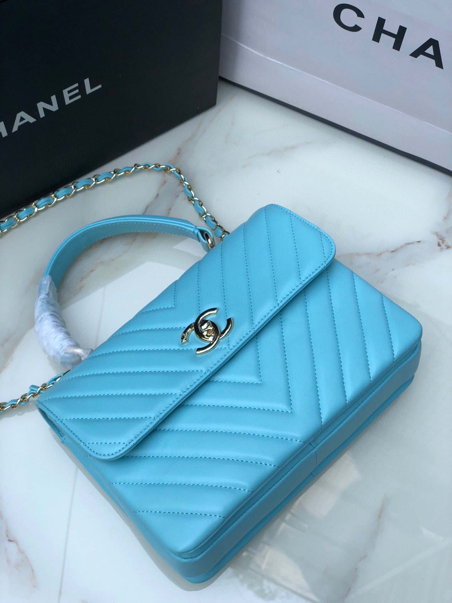 CHANEL FLAP BAG WITH TOP HANDLE 6.6 × 9.8 × 4.7 in