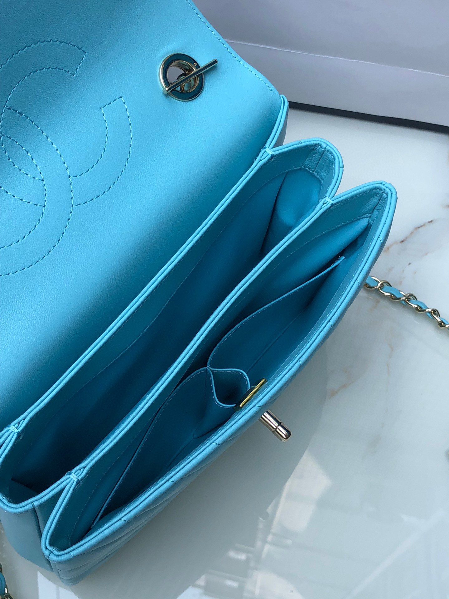 CHANEL FLAP BAG WITH TOP HANDLE 6.6 × 9.8 × 4.7 in