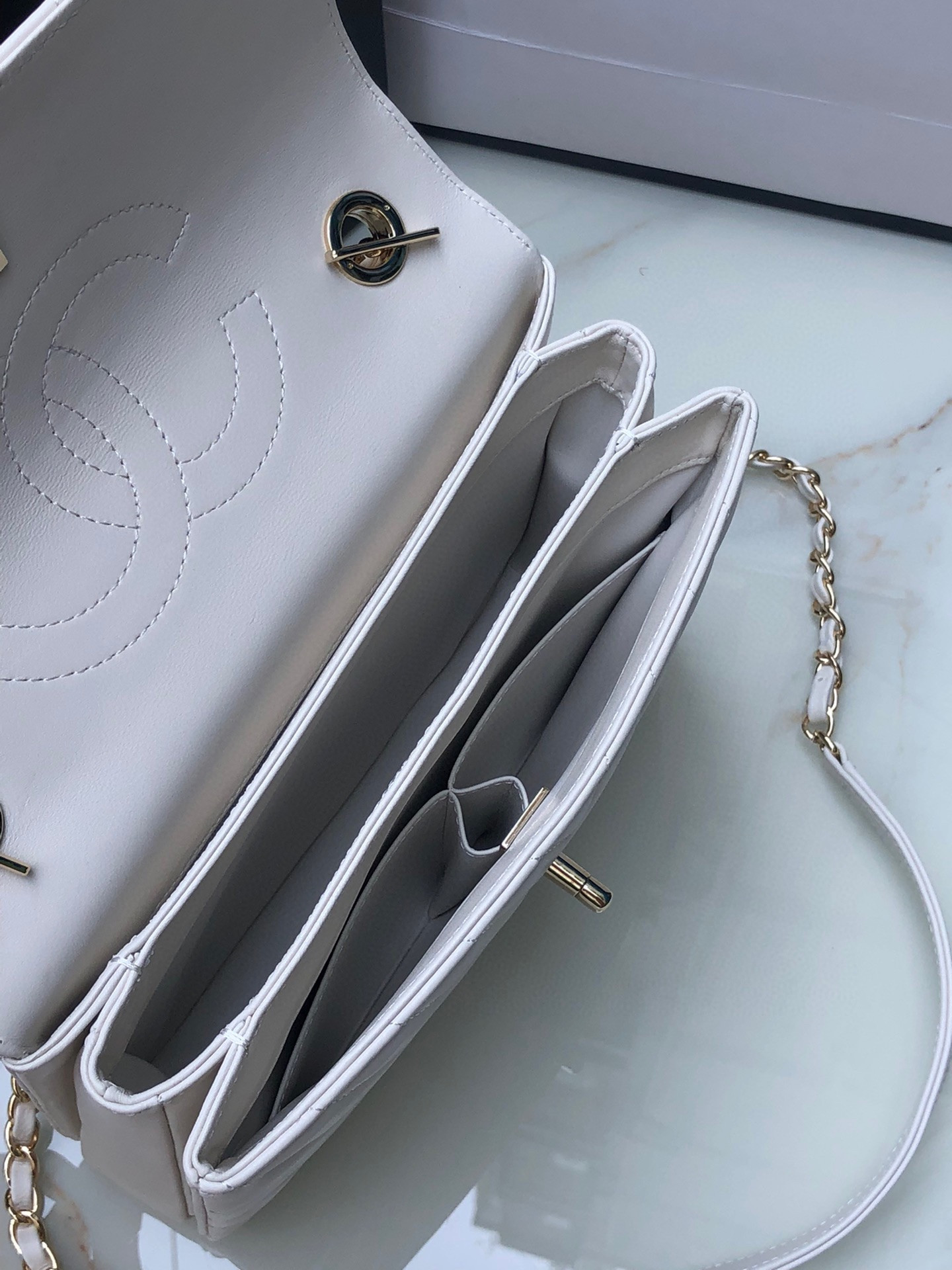 CHANEL FLAP BAG WITH TOP HANDLE WHITE 6.6 × 9.8 × 4.7 in