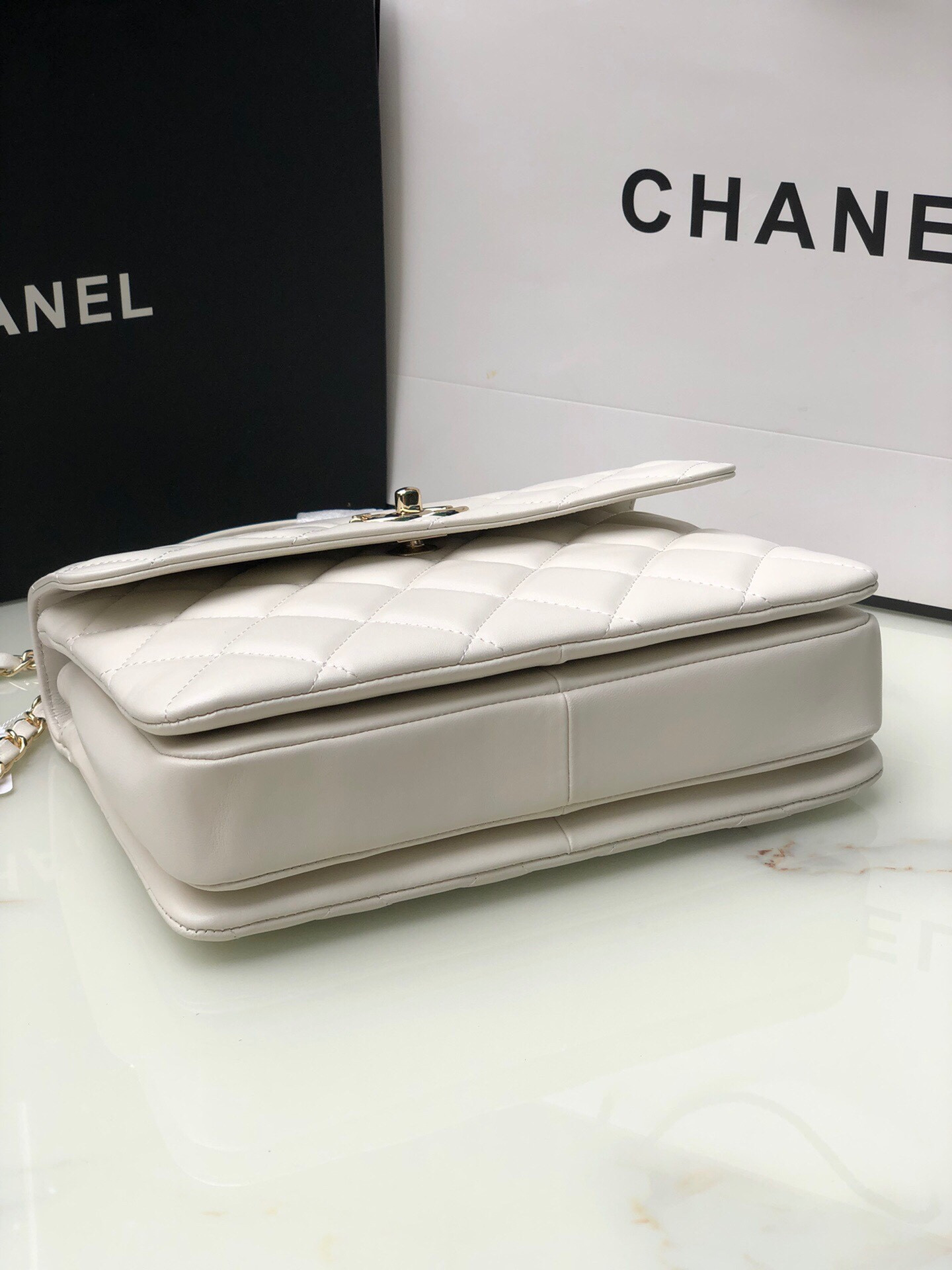 CHANEL FLAP BAG WITH TOP HANDLE 6.6 × 9.8 × 4.7 in