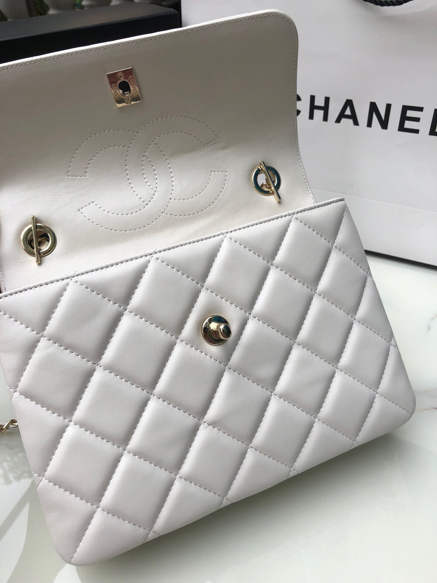 CHANEL FLAP BAG WITH TOP HANDLE 6.6 × 9.8 × 4.7 in