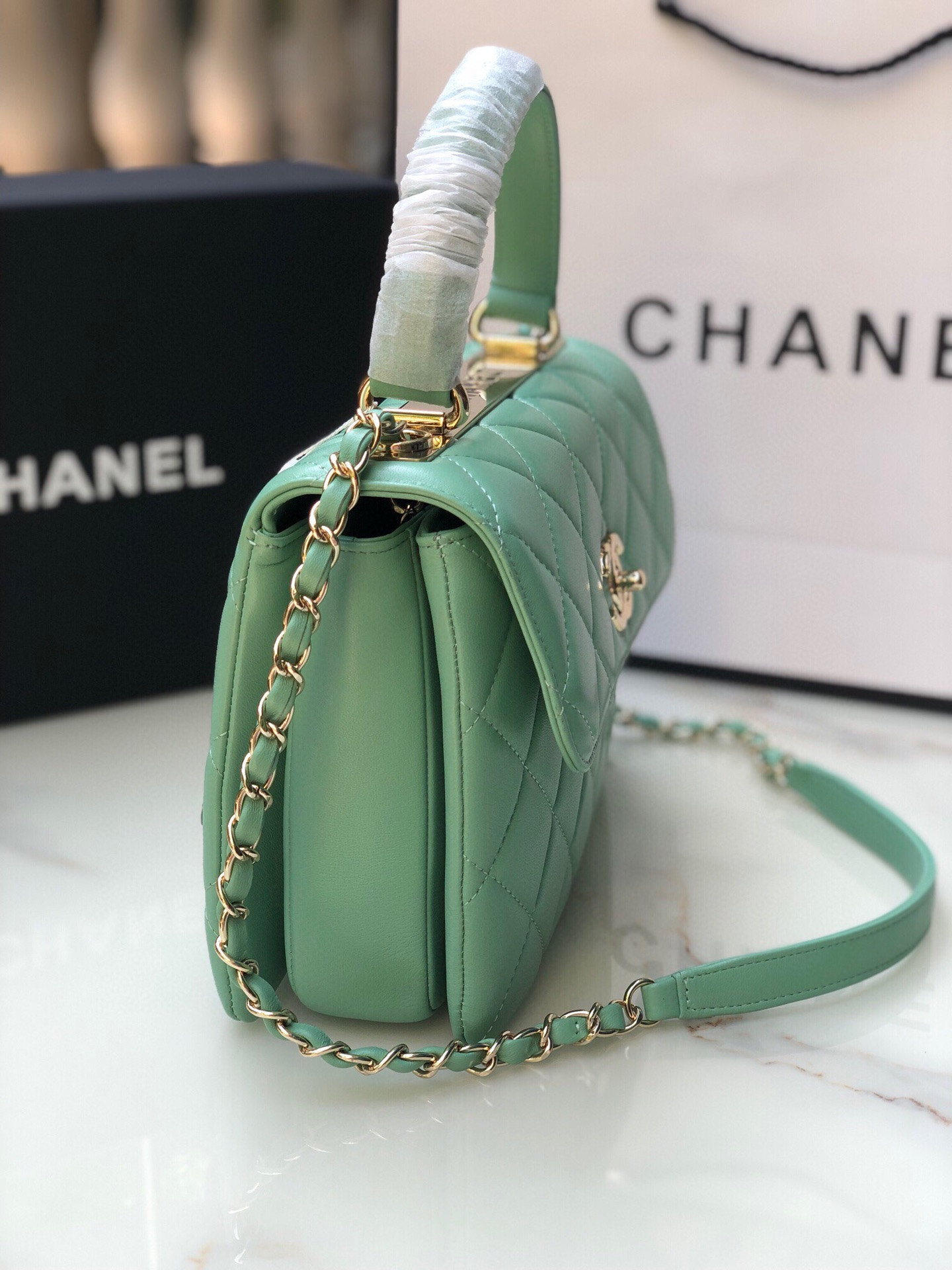 CHANEL FLAP BAG WITH TOP HANDLE 6.6 × 9.8 × 4.7 in