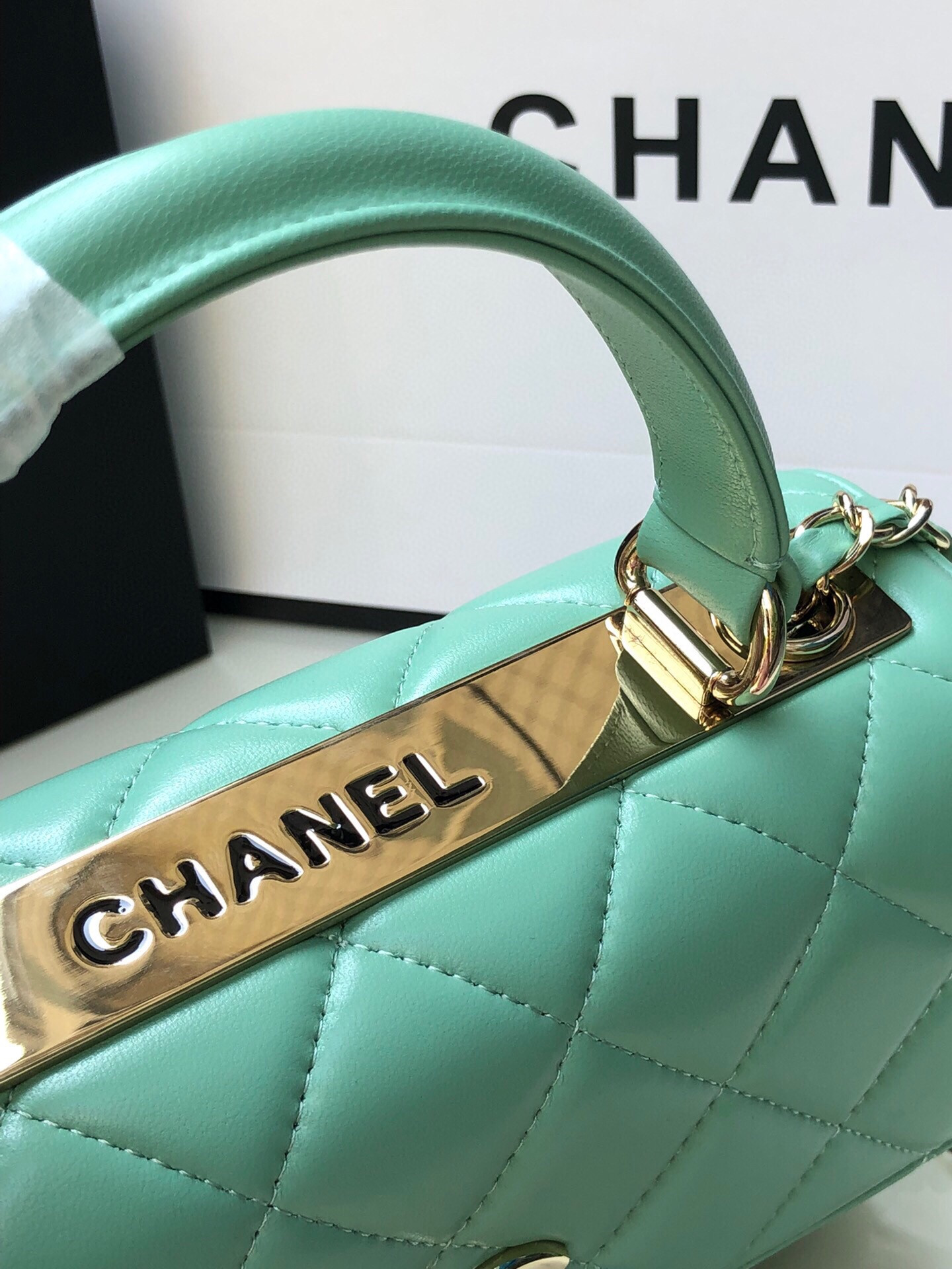 CHANEL FLAP BAG WITH TOP HANDLE 6.6 × 9.8 × 4.7 in