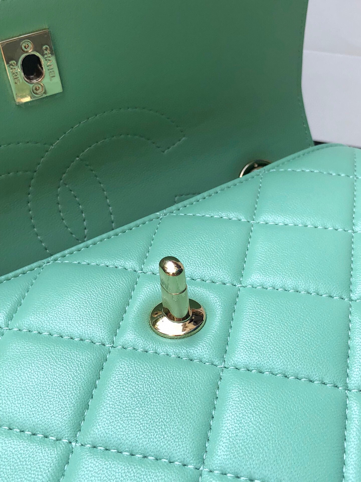 CHANEL FLAP BAG WITH TOP HANDLE 6.6 × 9.8 × 4.7 in