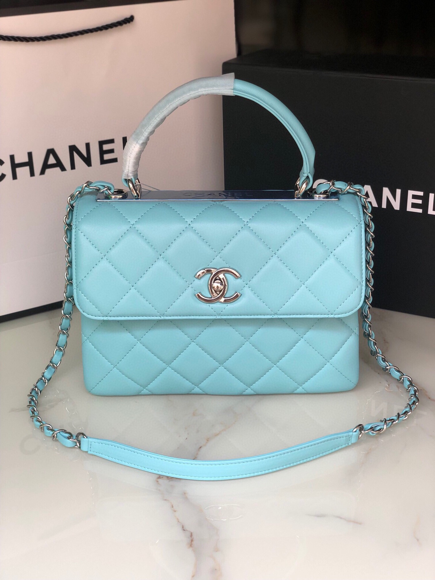 CHANEL FLAP BAG WITH TOP HANDLE 6.6 × 9.8 × 4.7 in