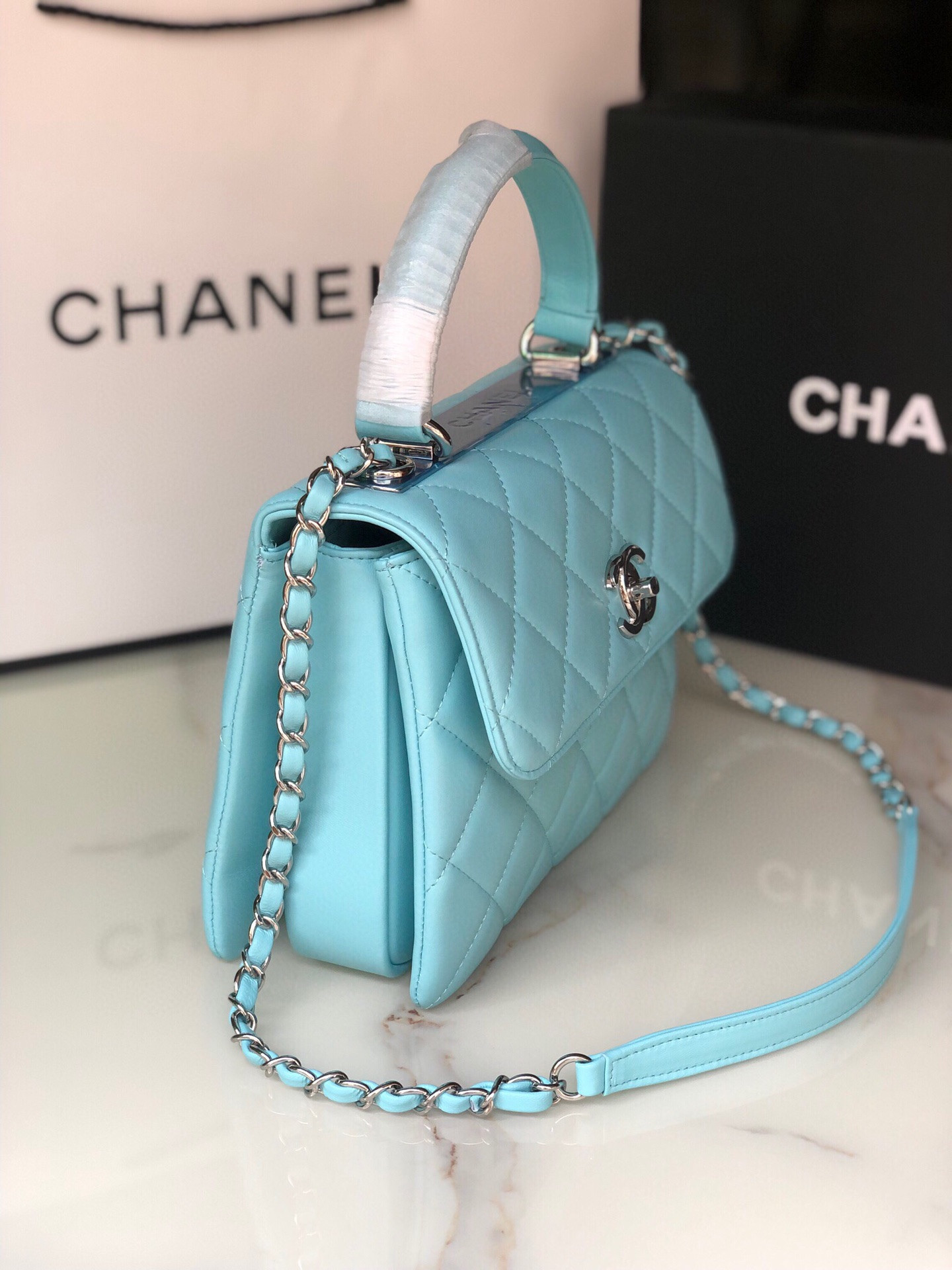 CHANEL FLAP BAG WITH TOP HANDLE 6.6 × 9.8 × 4.7 in