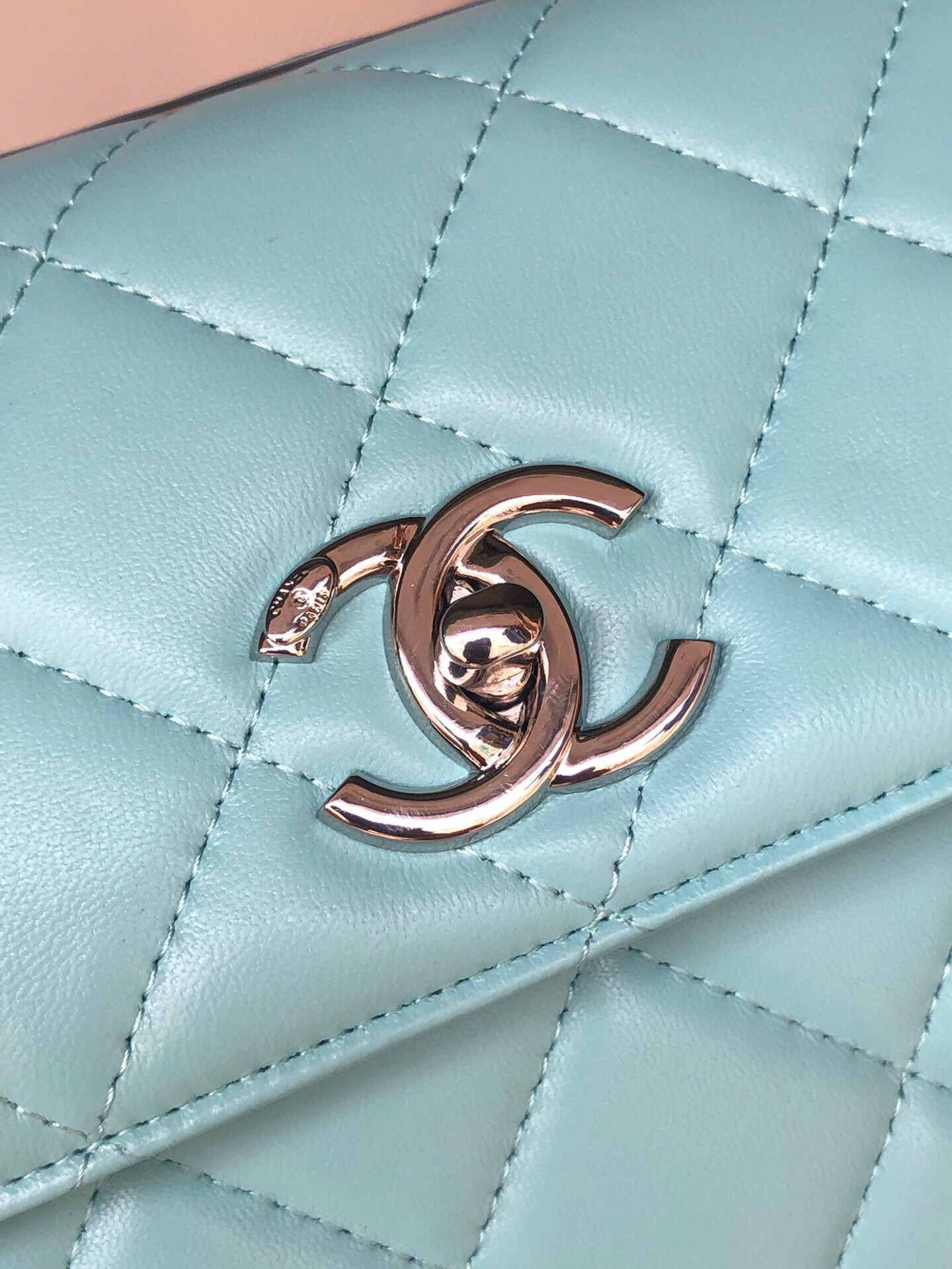 CHANEL FLAP BAG WITH TOP HANDLE 6.6 × 9.8 × 4.7 in