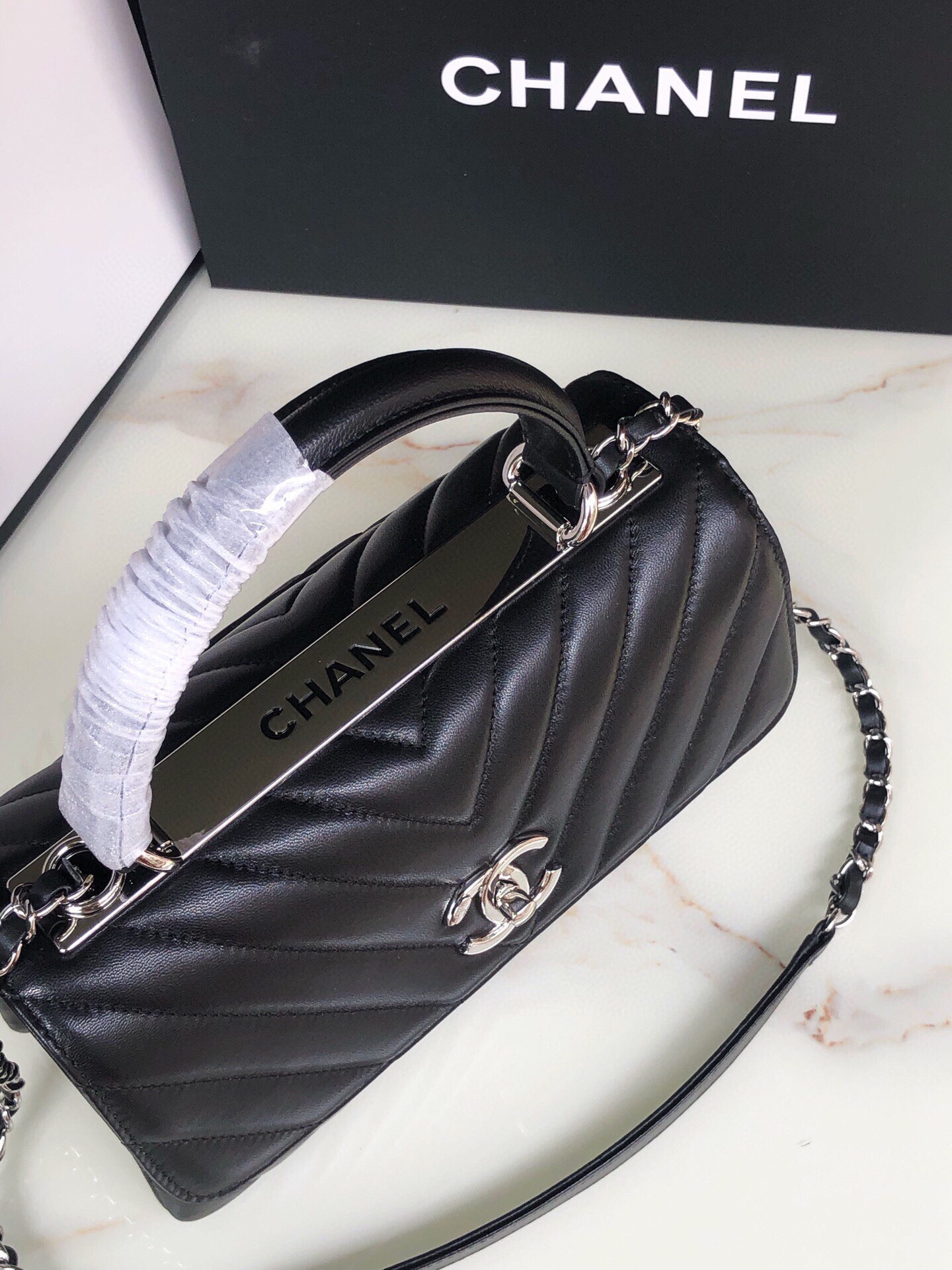 CHANEL FLAP BAG WITH TOP HANDLE 6.6 × 9.8 × 4.7 in