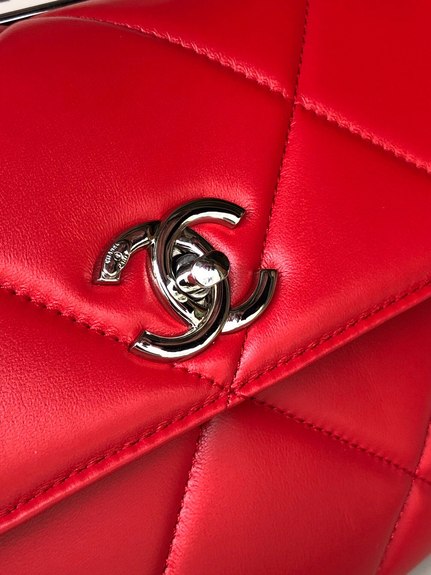 CHANEL FLAP BAG WITH TOP HANDLE 6.6 × 9.8 × 4.7 in