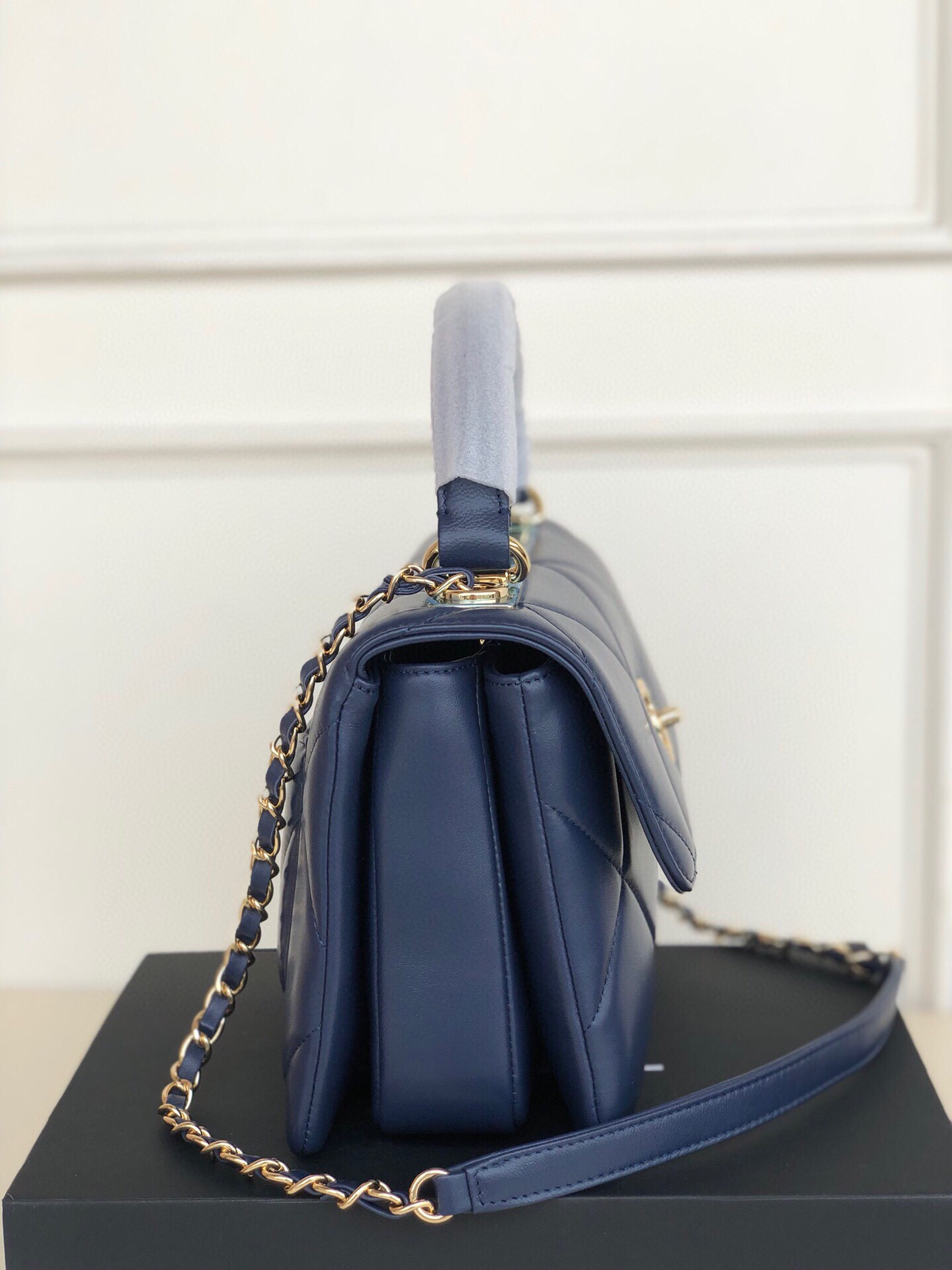 CHANEL FLAP BAG WITH TOP HANDLE 6.6 × 9.8 × 4.7 in