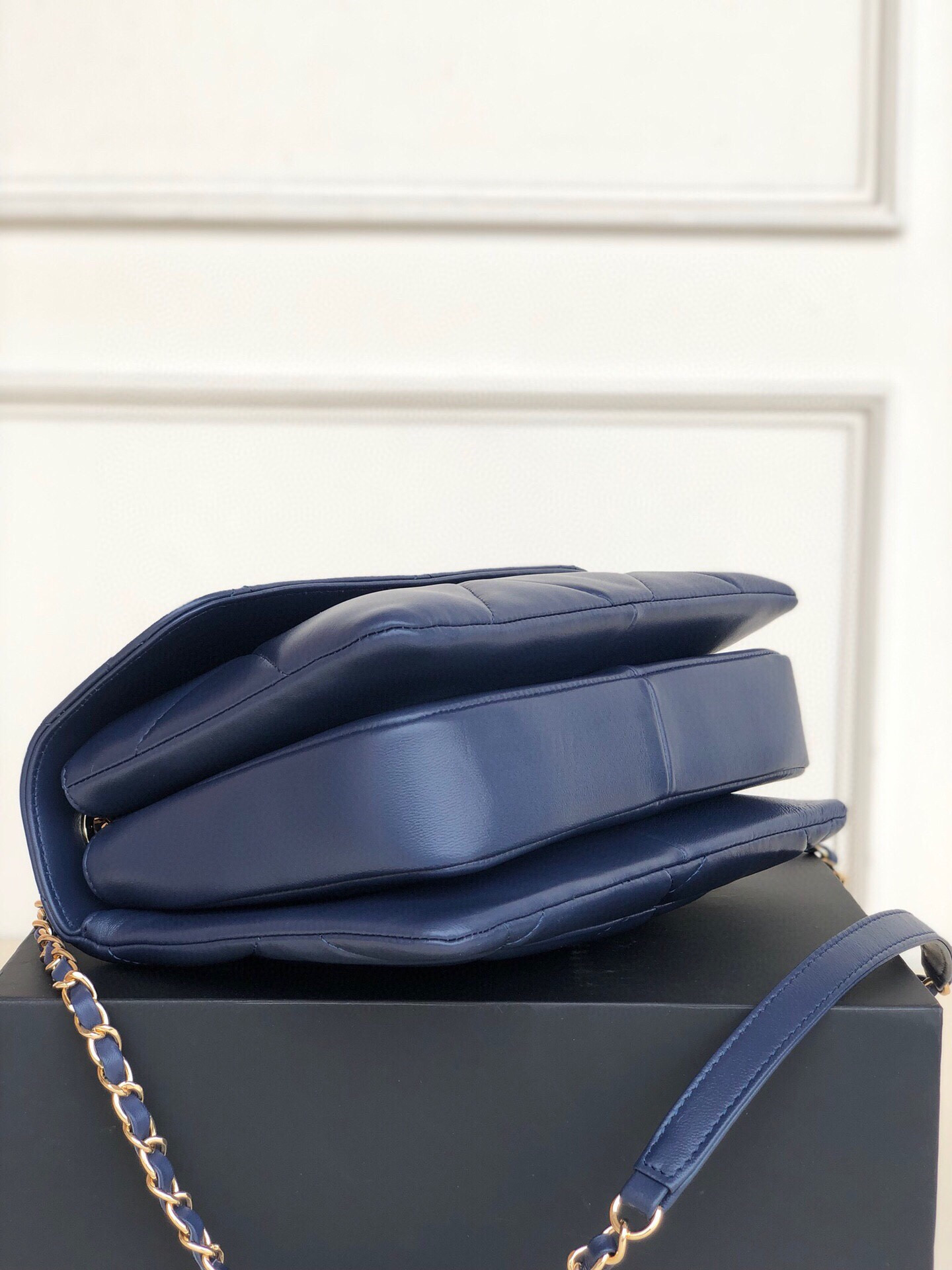 CHANEL FLAP BAG WITH TOP HANDLE 6.6 × 9.8 × 4.7 in