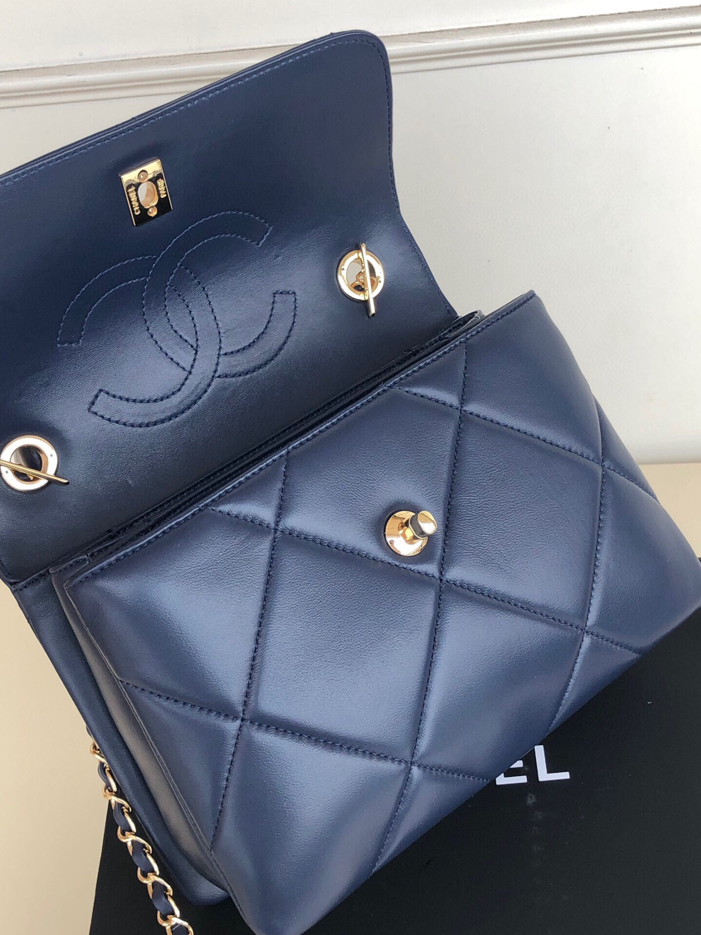 CHANEL FLAP BAG WITH TOP HANDLE 6.6 × 9.8 × 4.7 in