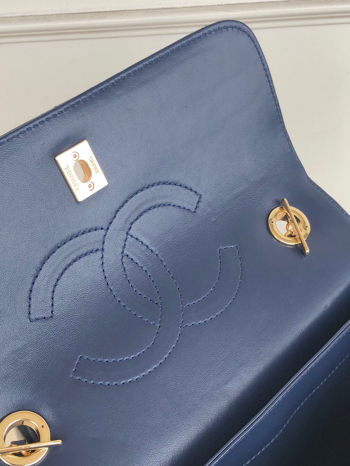 CHANEL FLAP BAG WITH TOP HANDLE 6.6 × 9.8 × 4.7 in