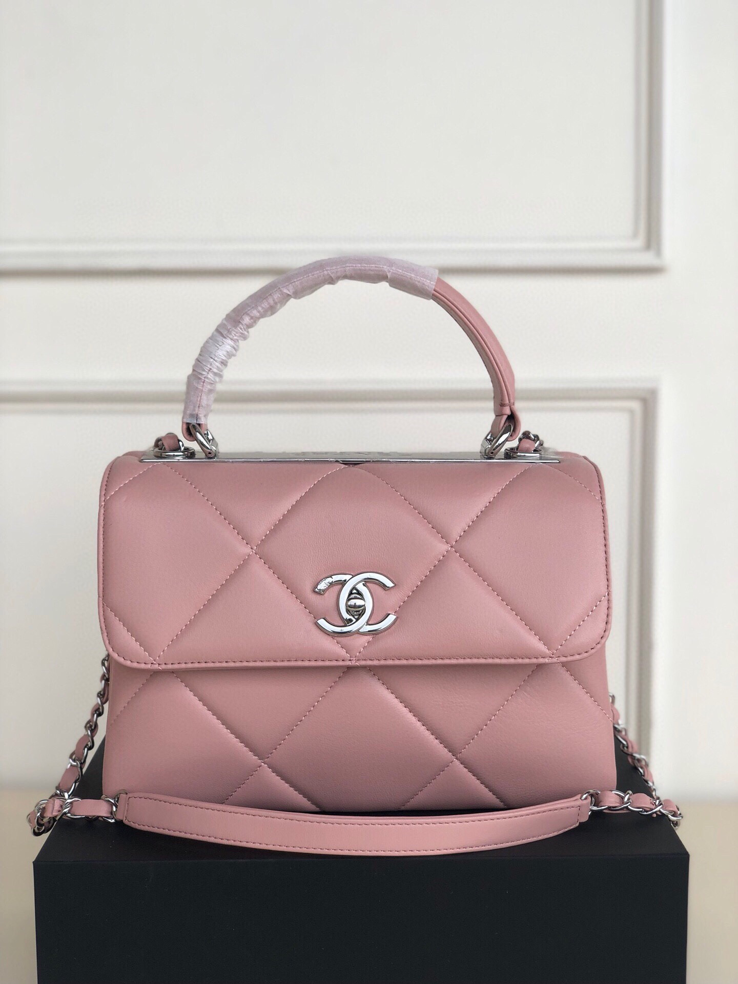 CHANEL FLAP BAG WITH TOP HANDLE 6.6 × 9.8 × 4.7 in