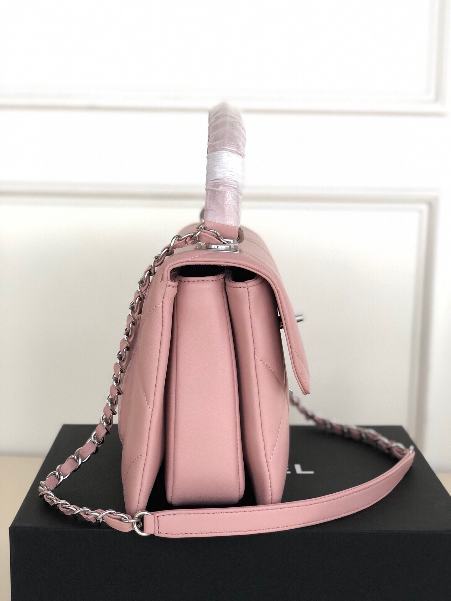 CHANEL FLAP BAG WITH TOP HANDLE 6.6 × 9.8 × 4.7 in