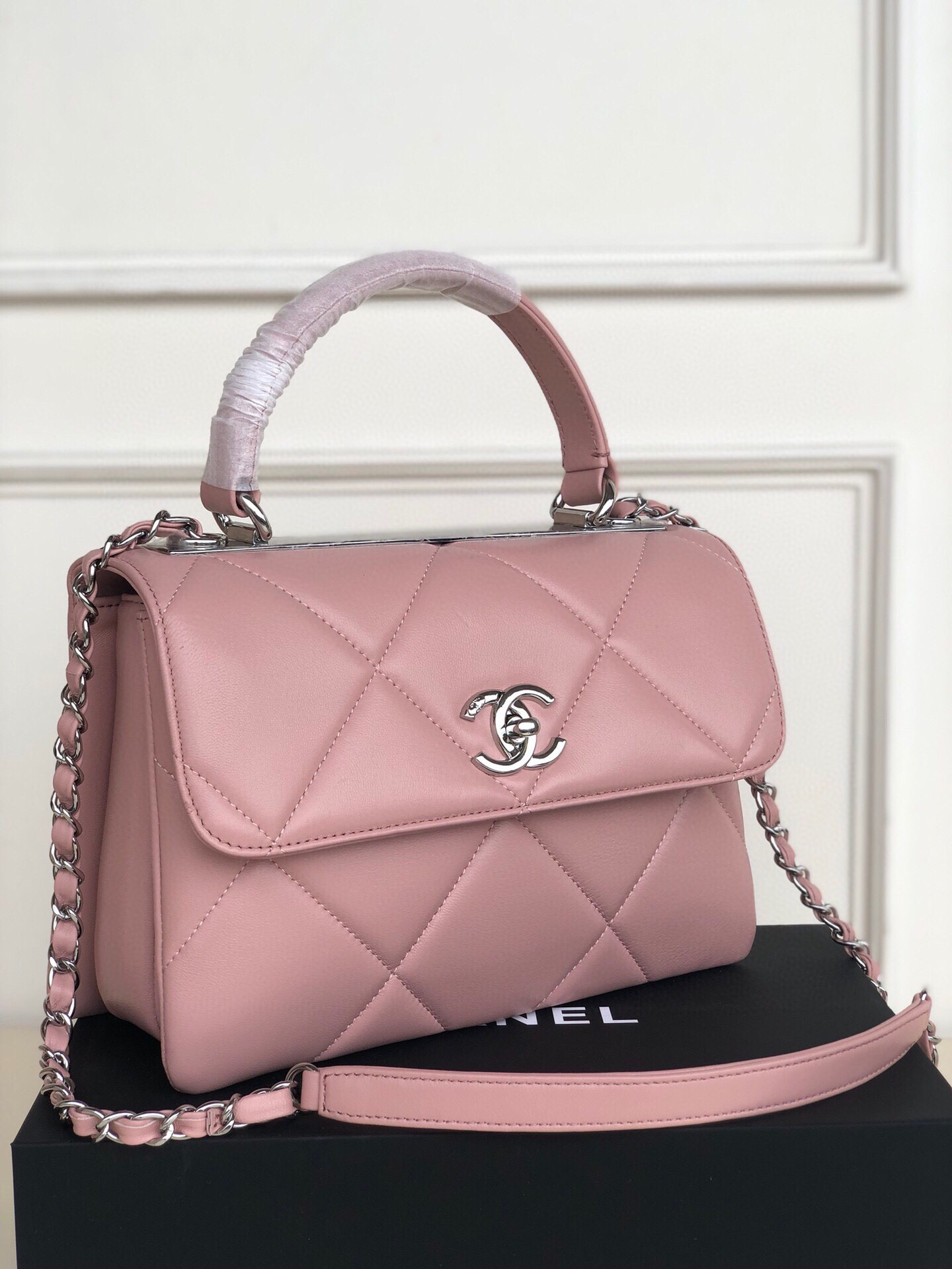 CHANEL FLAP BAG WITH TOP HANDLE 6.6 × 9.8 × 4.7 in