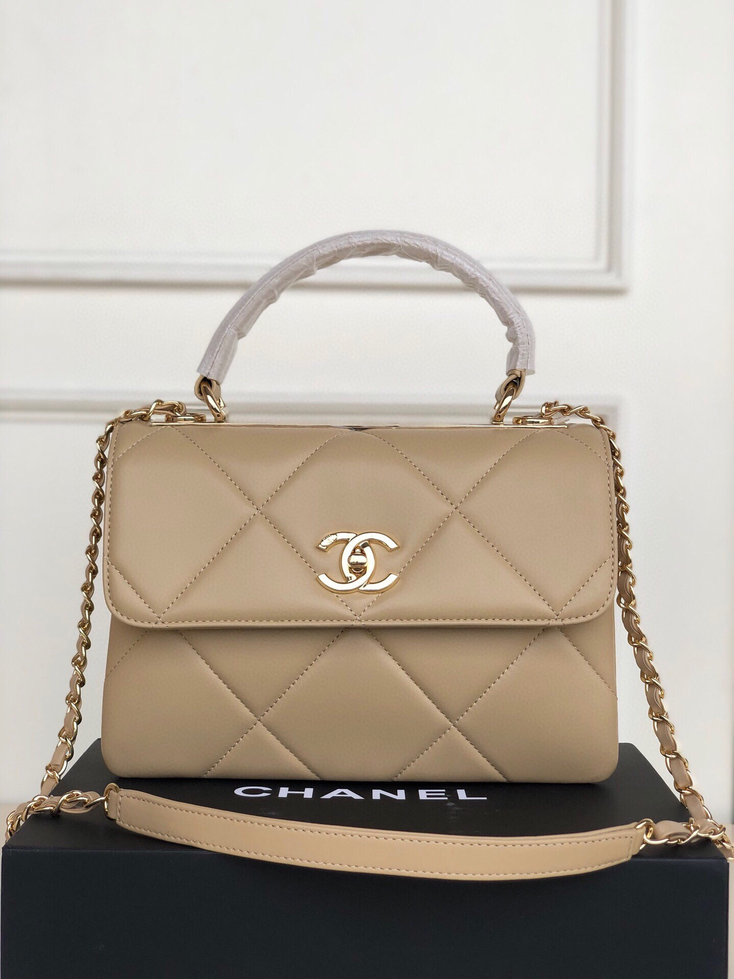 CHANEL FLAP BAG WITH TOP HANDLE 6.6 × 9.8 × 4.7 in