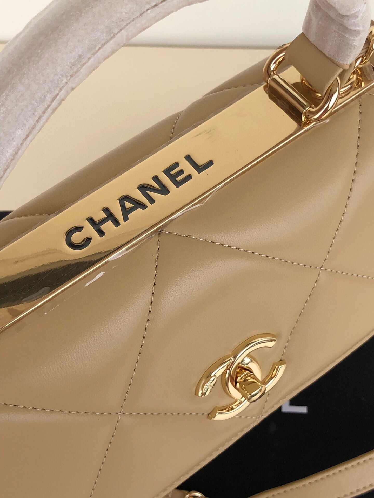 CHANEL FLAP BAG WITH TOP HANDLE 6.6 × 9.8 × 4.7 in