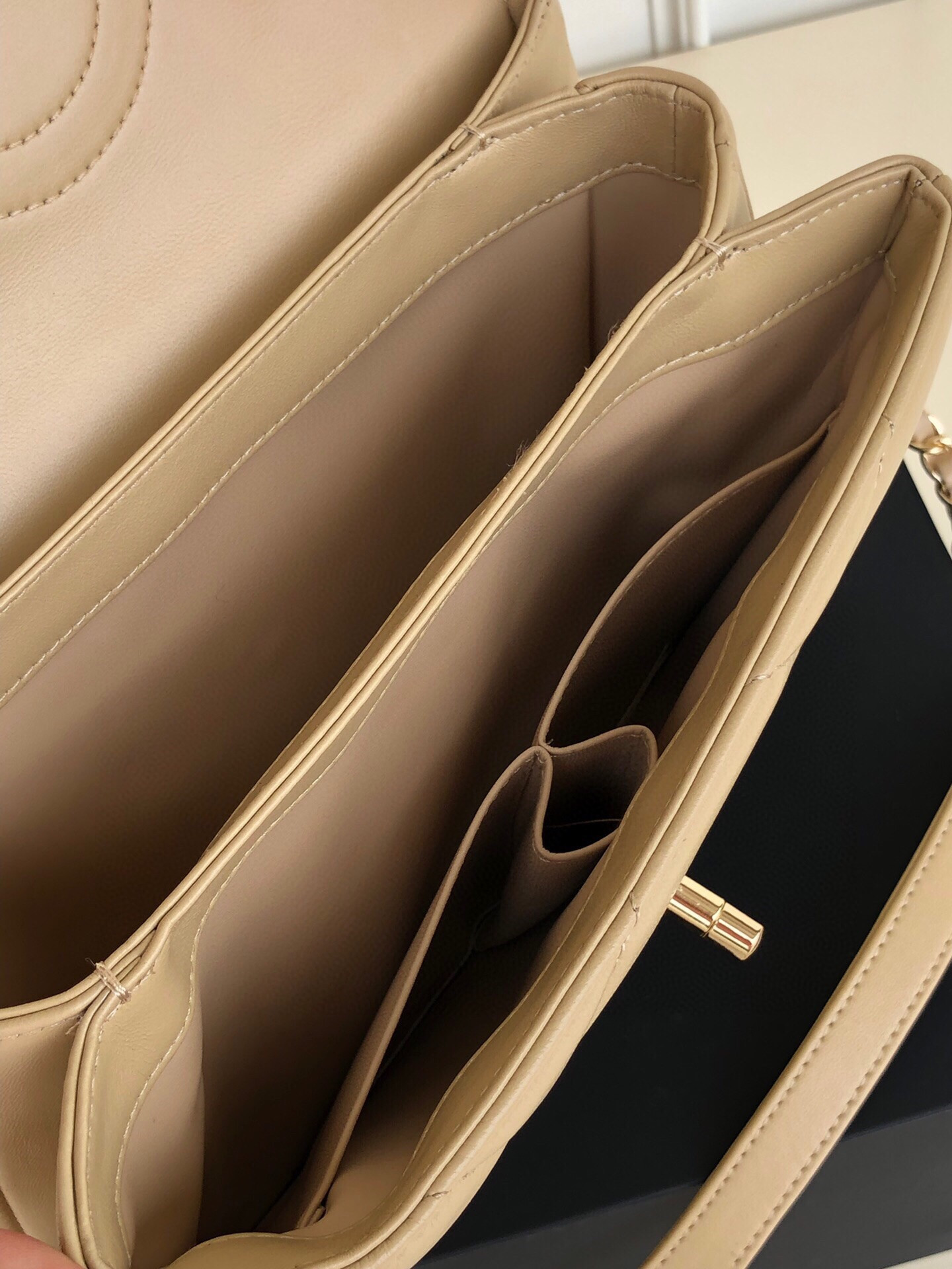 CHANEL FLAP BAG WITH TOP HANDLE 6.6 × 9.8 × 4.7 in